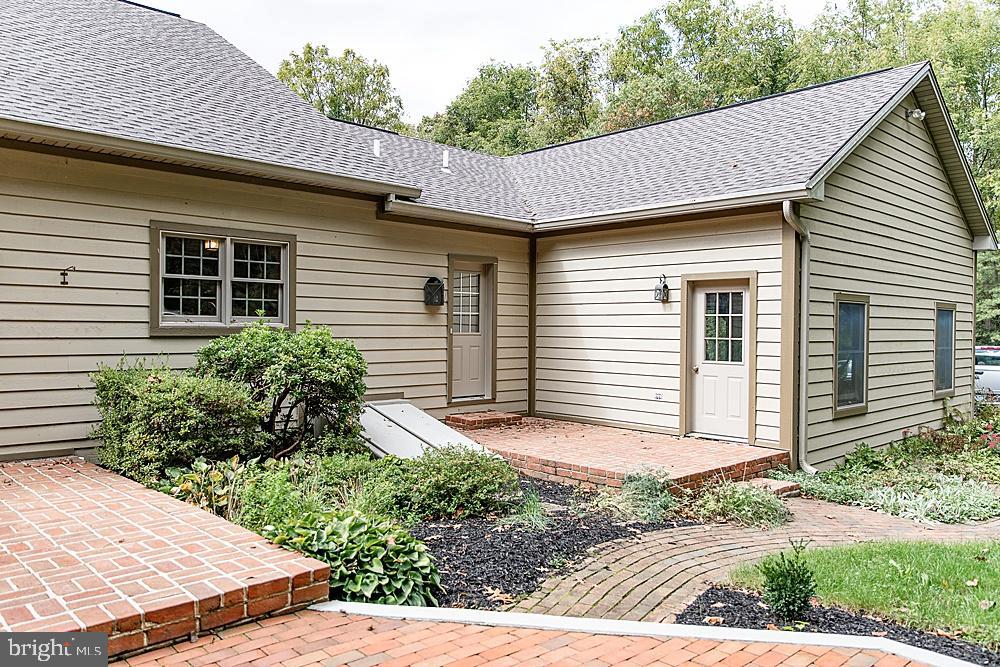 LEXINGTON MANOR - Residential