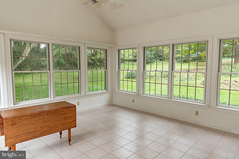 LEXINGTON MANOR - Residential