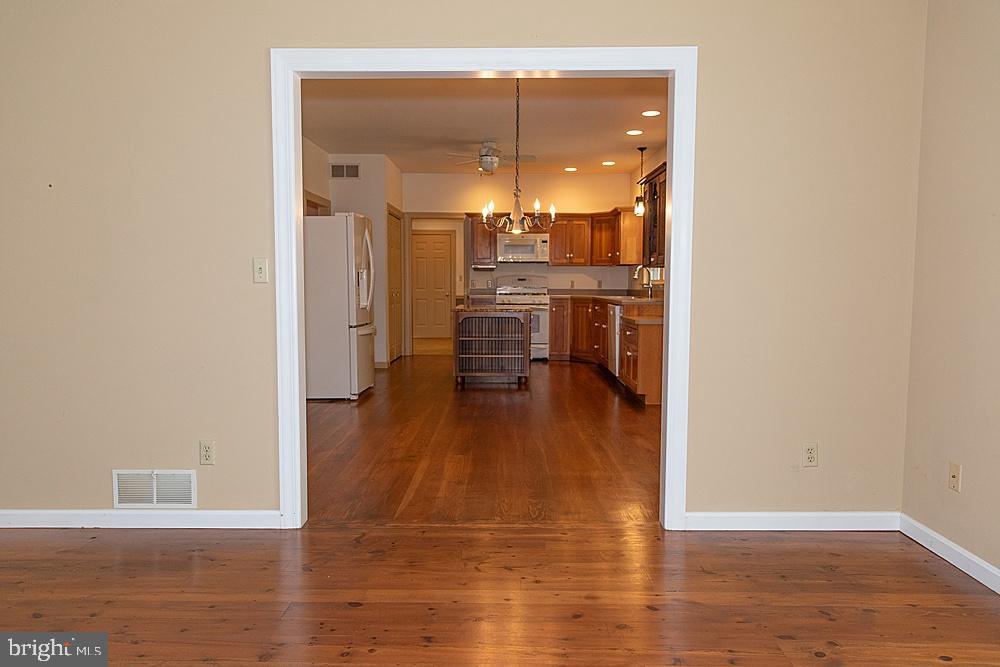 LEXINGTON MANOR - Residential