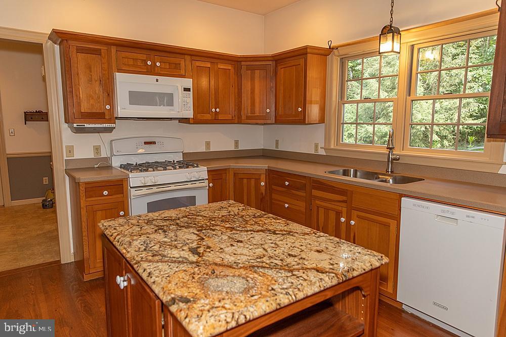 LEXINGTON MANOR - Residential
