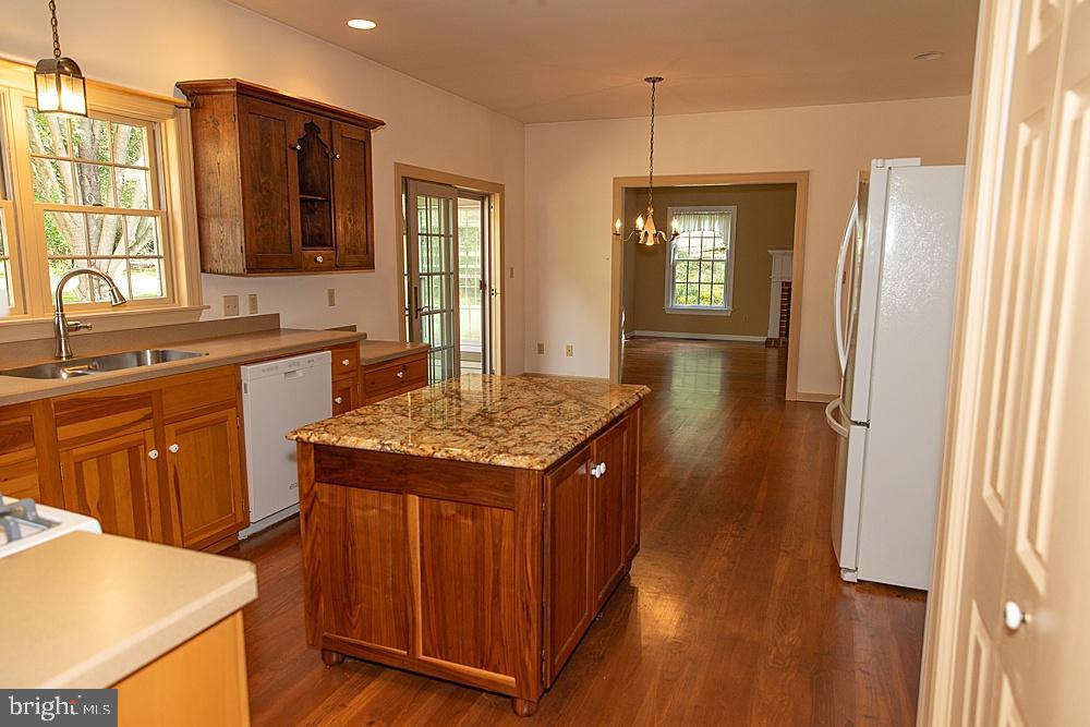 LEXINGTON MANOR - Residential