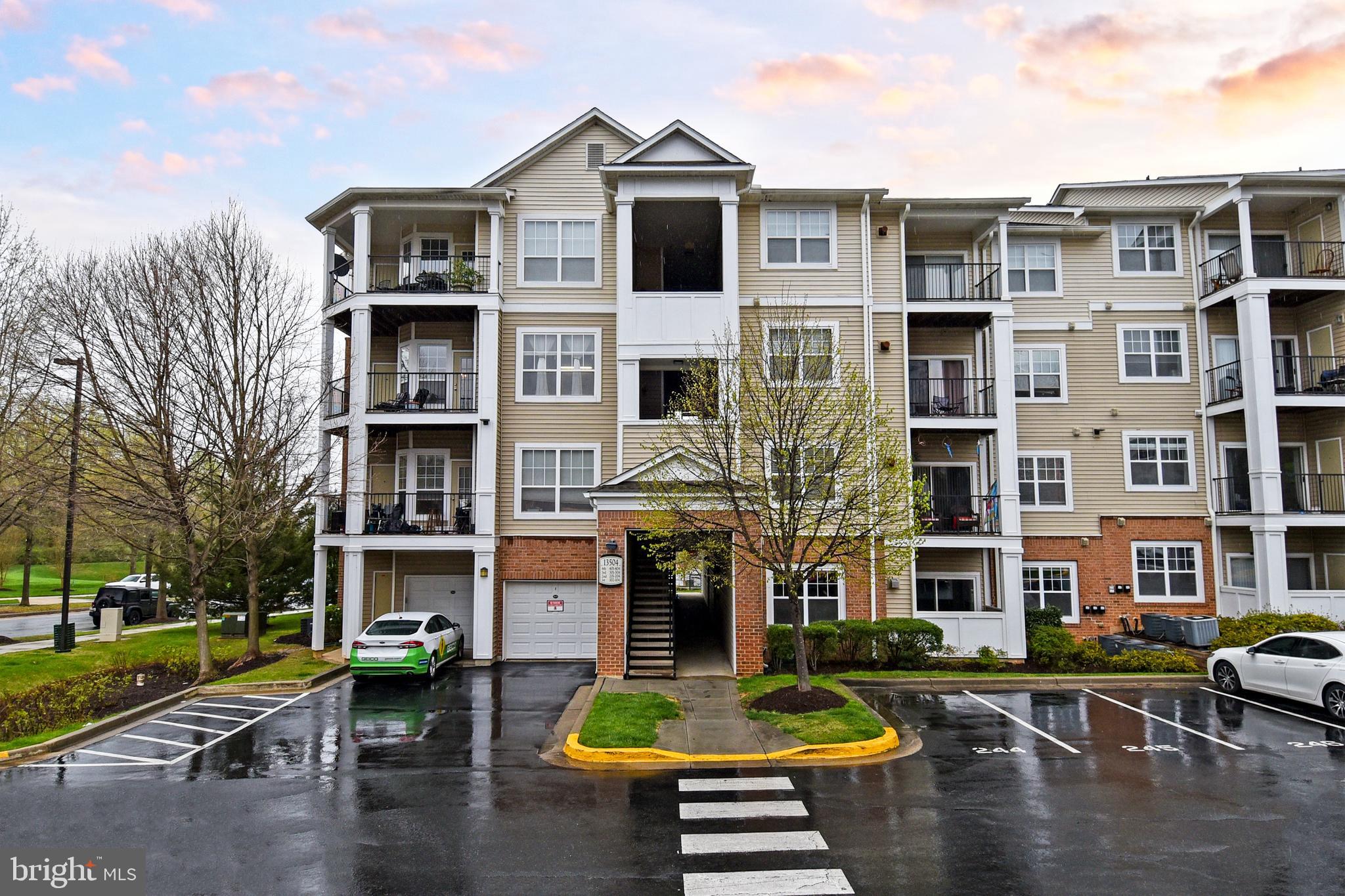 The open house on April 23, 2022, is canceled due to multiple applications,  All applications are due at 12 pm April 23, 2022. Thank you for showing this beautiful 1 bedroom condo. ! Gorgeous & sunny one-bedroom luxury condo with 1 full bath. The property has an open concept floor plan with a large walk-in closet, a large full bath with a dual sink, ceramic tile, and a soaking tub. 9-foot vaulted cathedral ceilings, a full-size washer and dryer in the unit, lots of built-in bookshelves, a gas stove,  1 deeded parking space, and many visitor spaces available. The Community offers a clubhouse with a pool & gym=All GE Black appliances=Park Space #320
Improvements: Fresh paint throughout the unit, new carpet, new disposal.
Close to shopping, Restaurant, Marc Train, and I270.