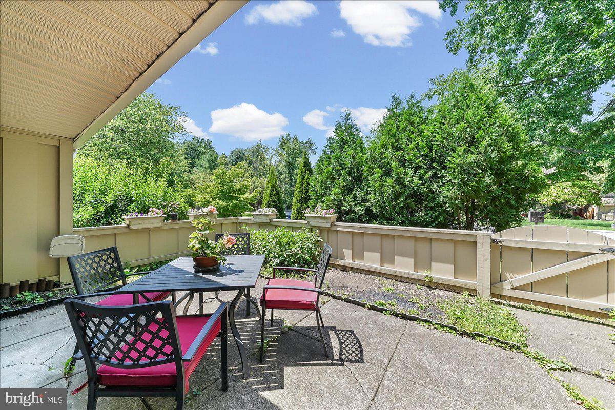 BRINTON WOODS - Residential