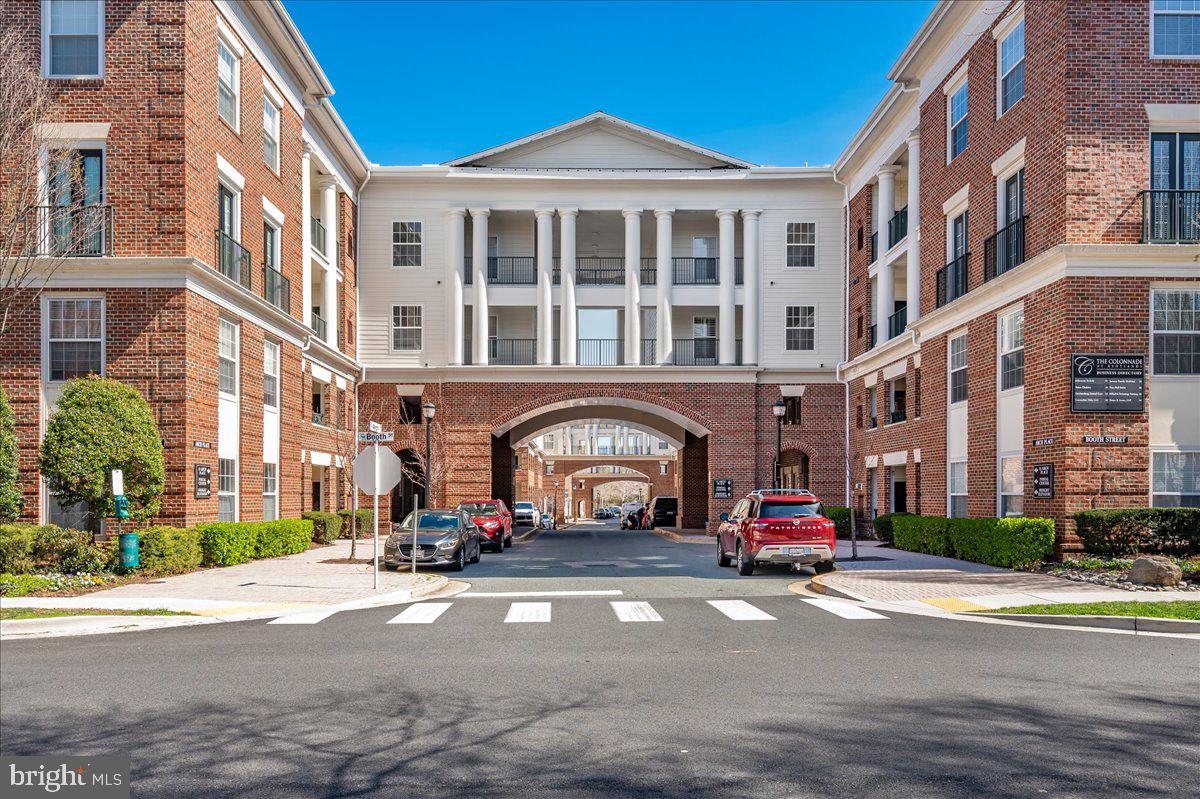 THE COLONNADE AT KENTLANDS - Residential