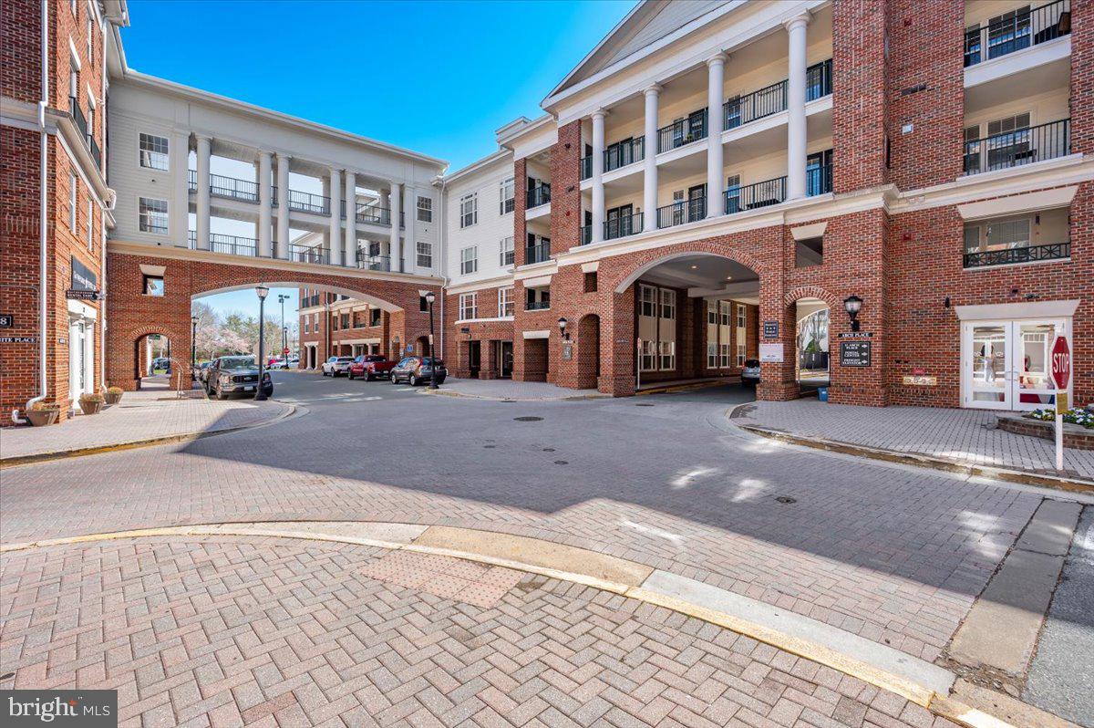 THE COLONNADE AT KENTLANDS - Residential