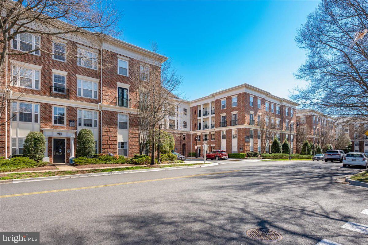 THE COLONNADE AT KENTLANDS - Residential