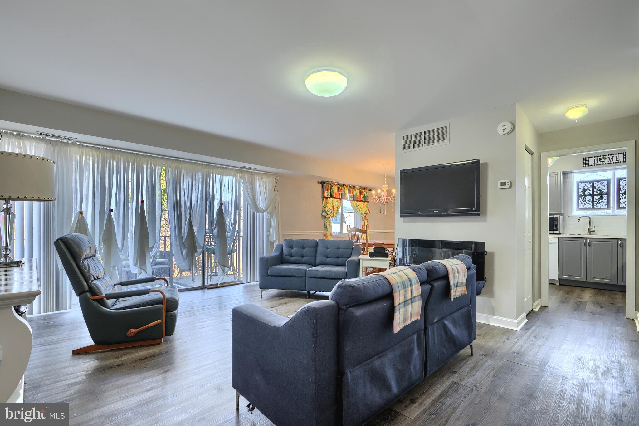 MOORES MILL MANOR - Residential