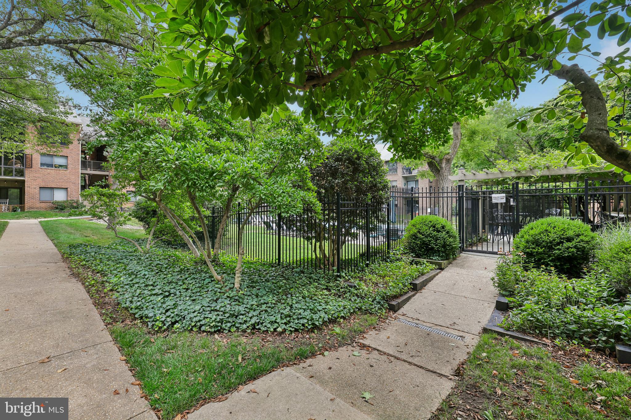 NORTH GREEN CONDOMINIUMS - Residential