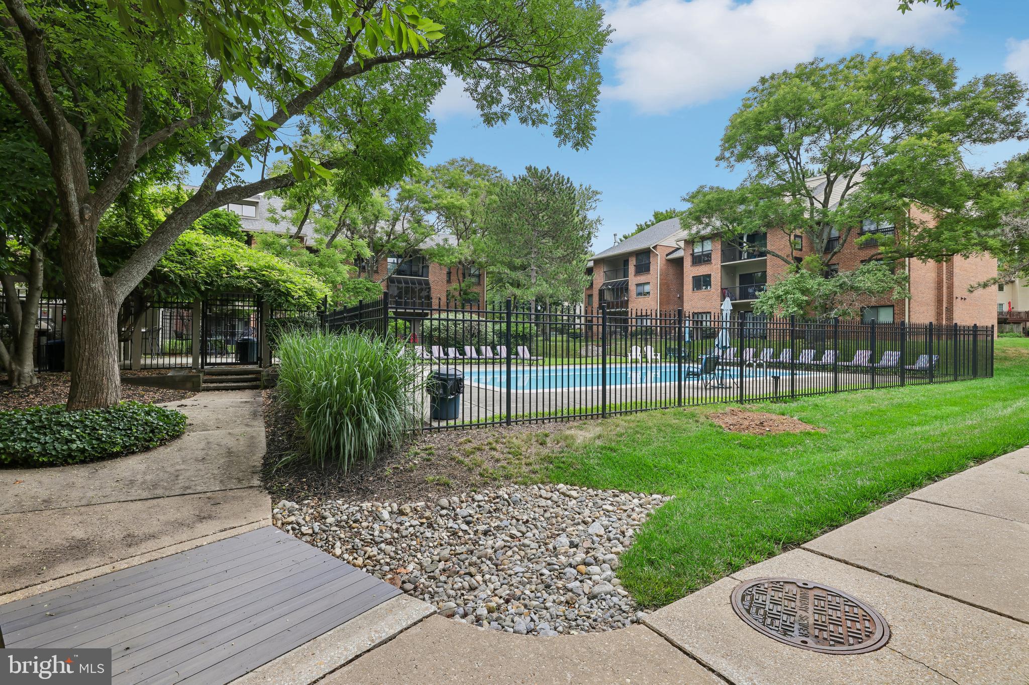NORTH GREEN CONDOMINIUMS - Residential