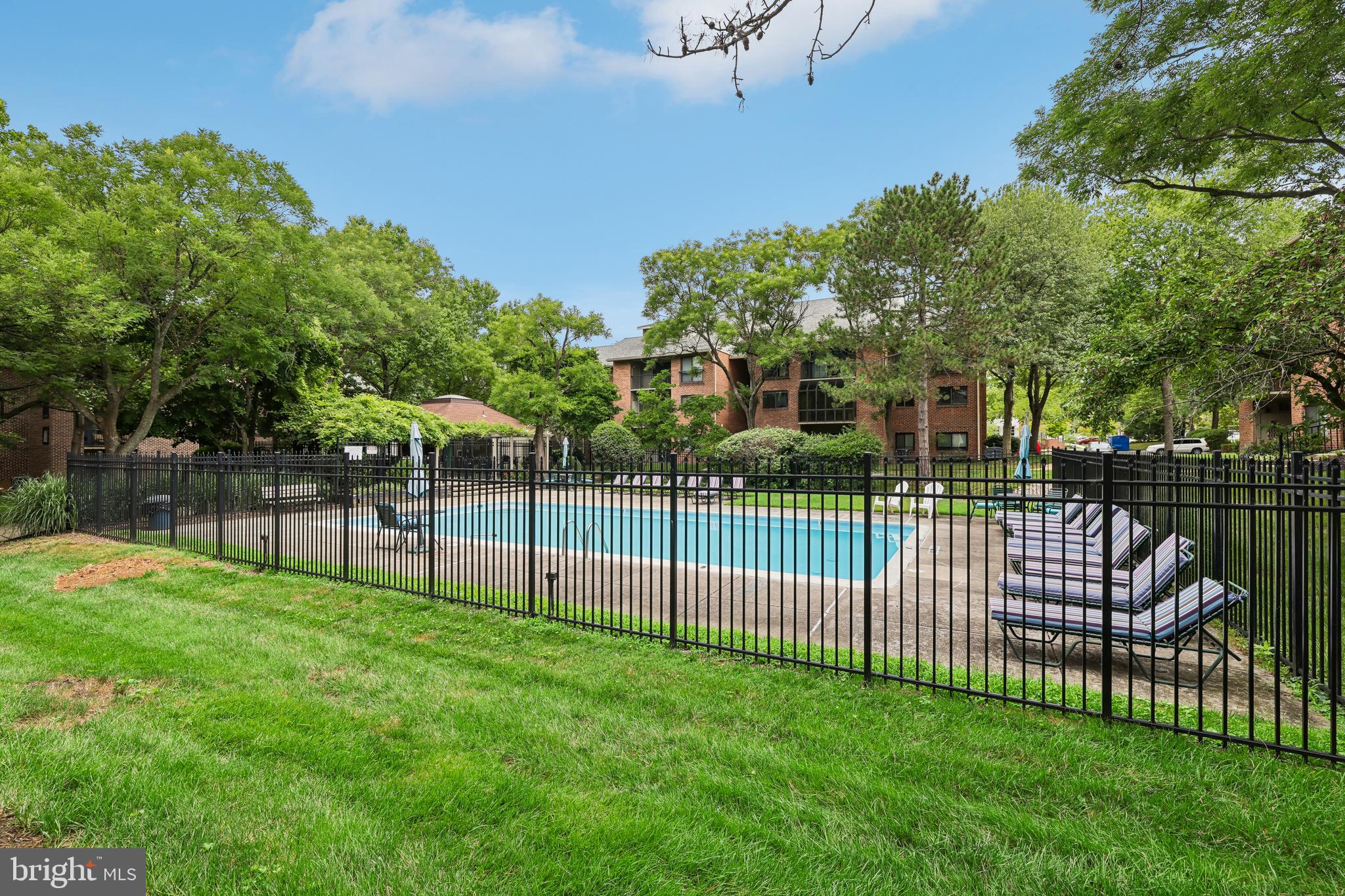 NORTH GREEN CONDOMINIUMS - Residential