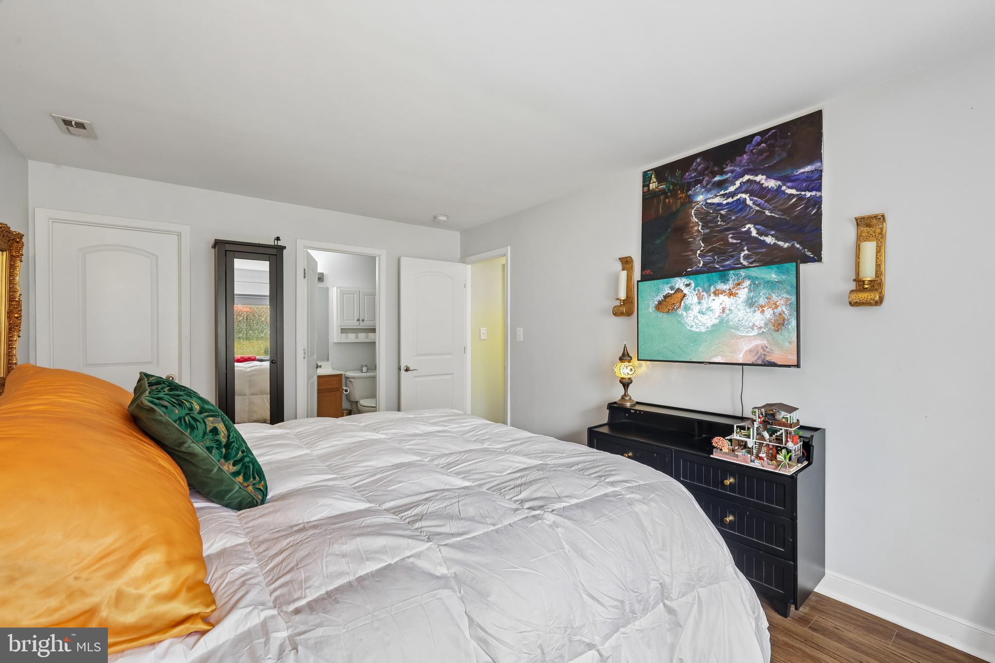 NORTH GREEN CONDOMINIUMS - Residential