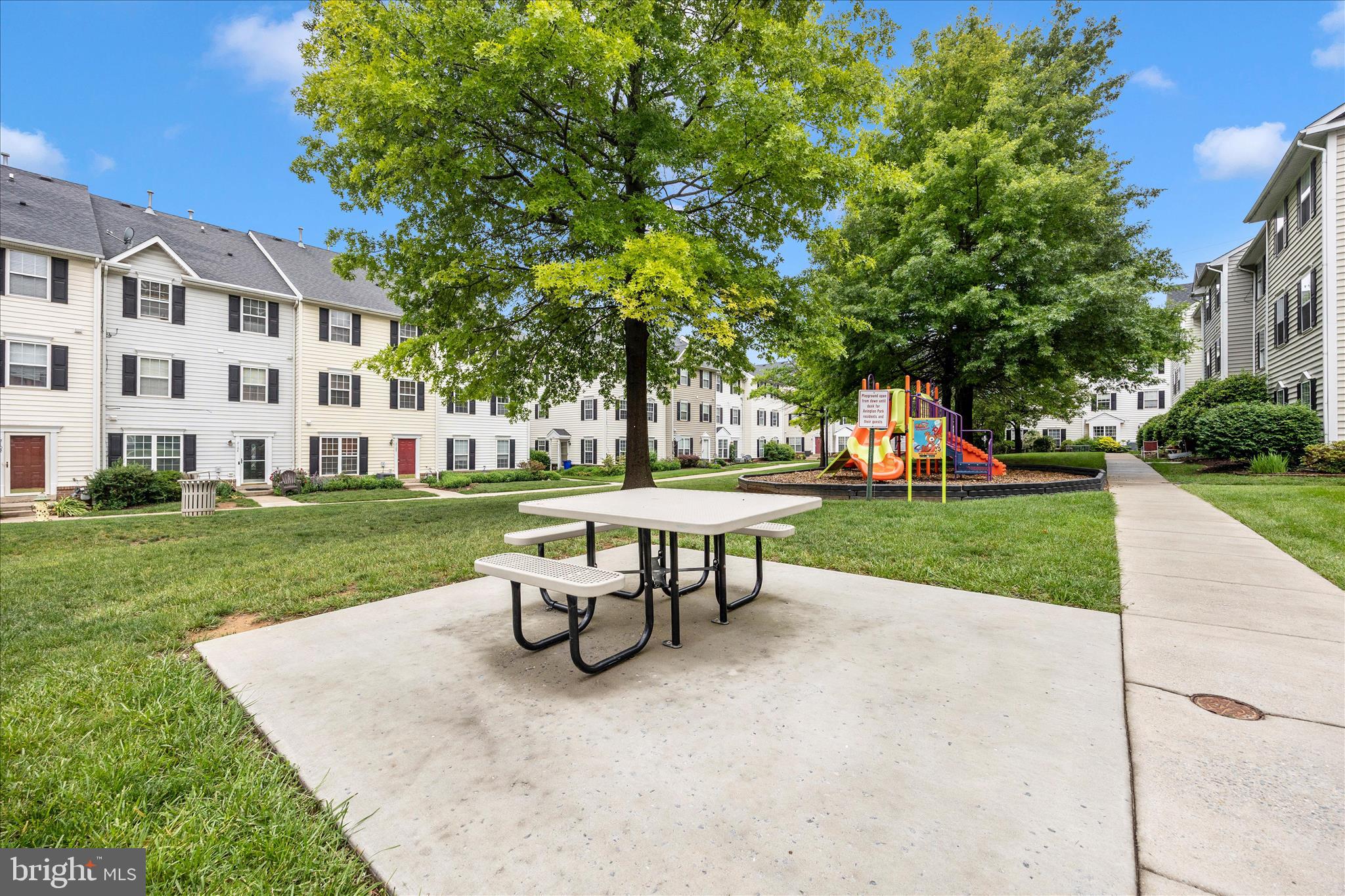 AVINGTON PARK - Residential