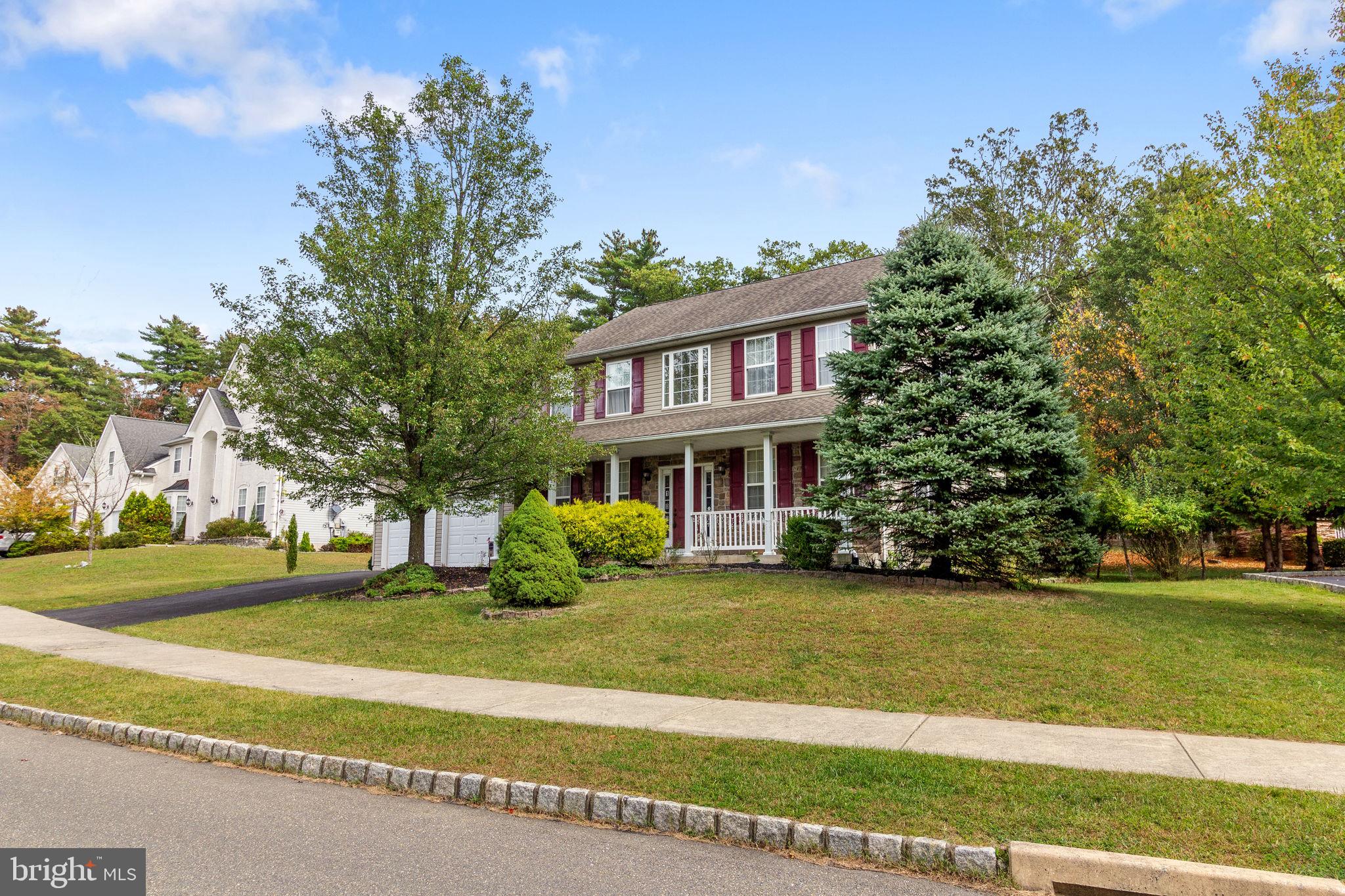 BLUE MOUNTAIN LAKE - Residential