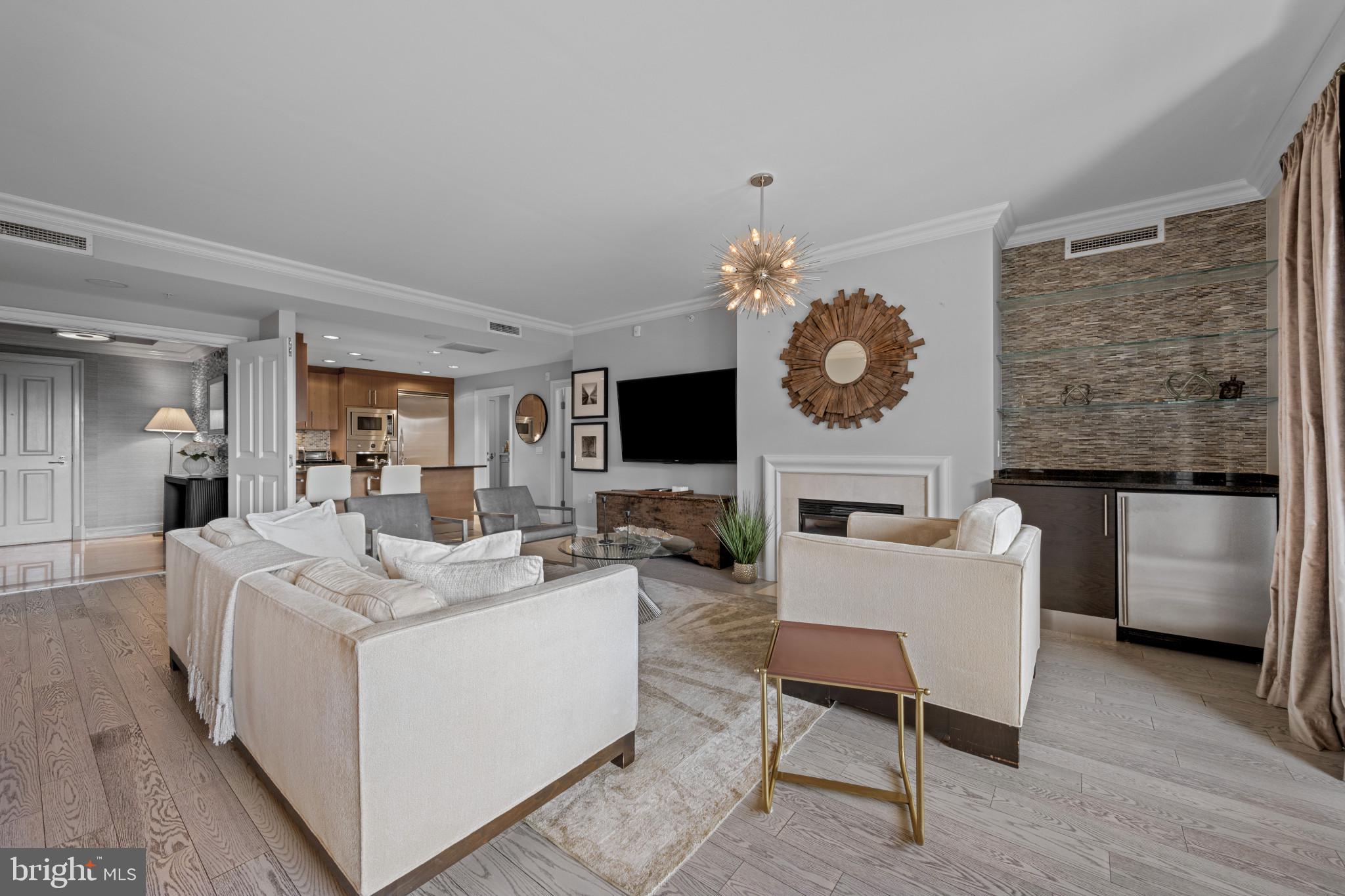 THE RITZ-CARLTON RESIDENCES - Residential