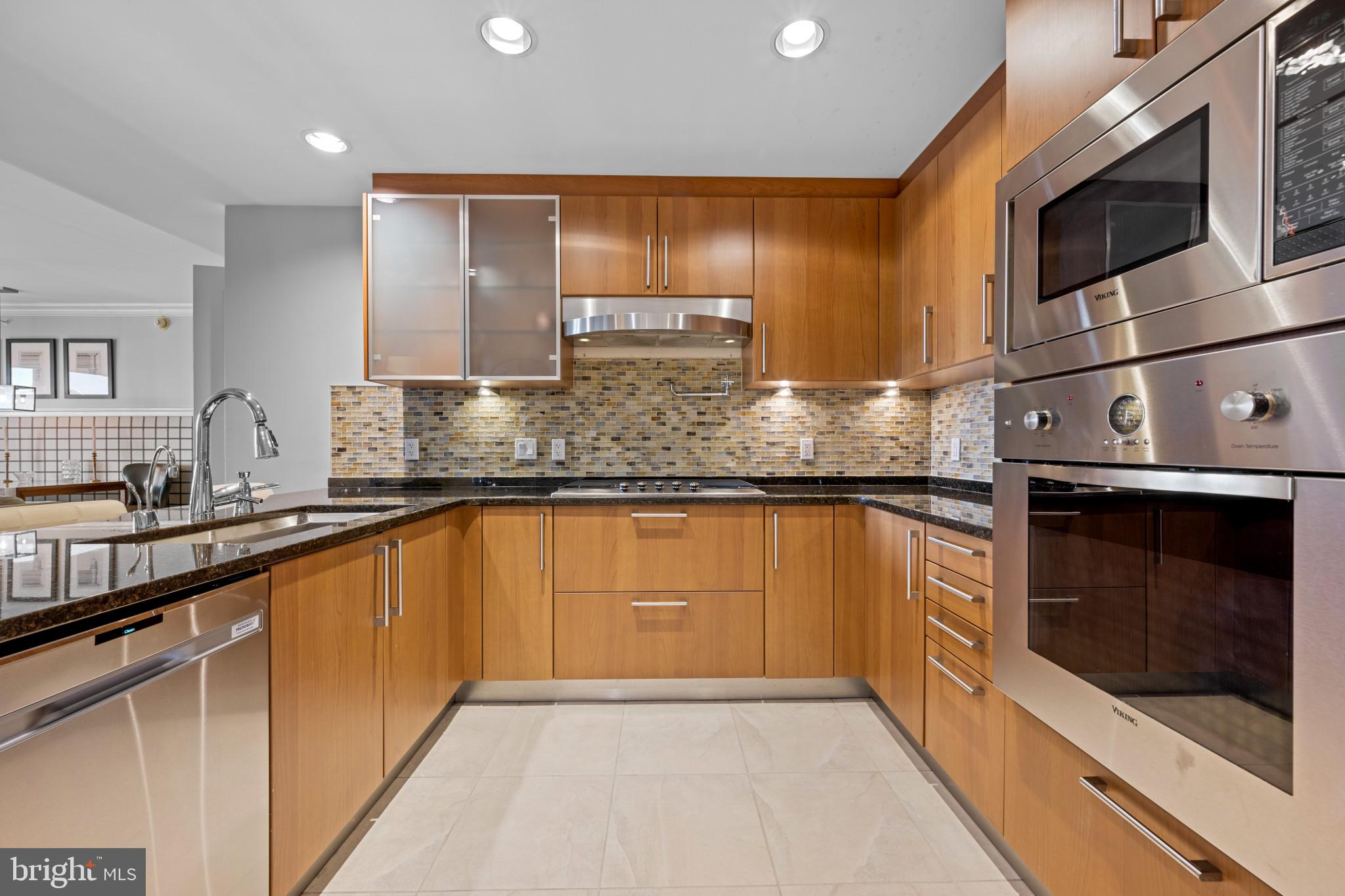 THE RITZ-CARLTON RESIDENCES - Residential