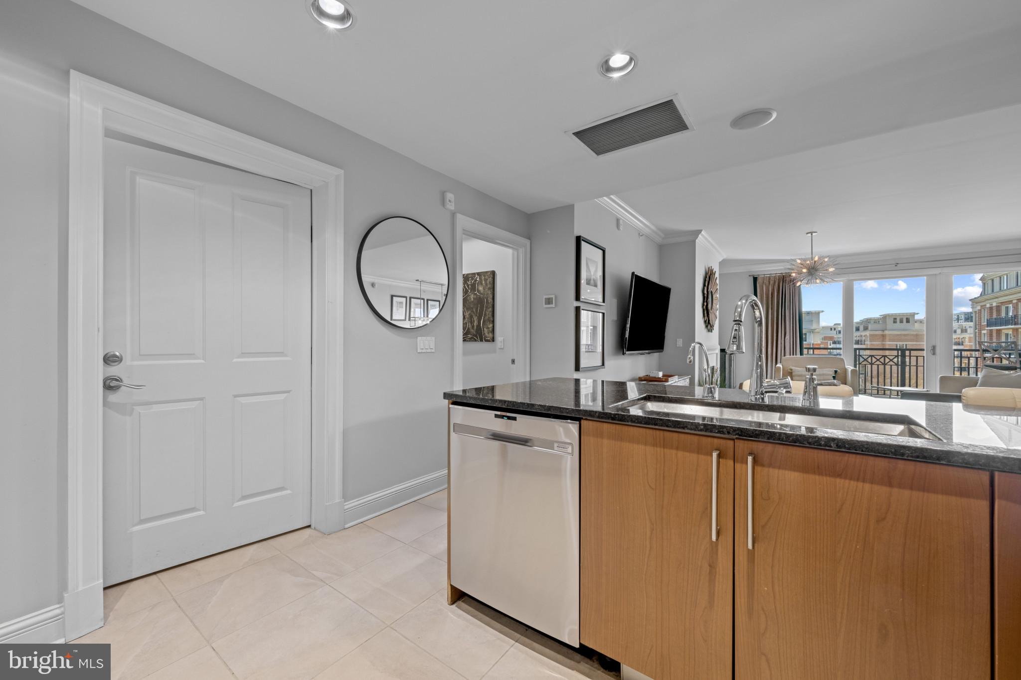 THE RITZ-CARLTON RESIDENCES - Residential