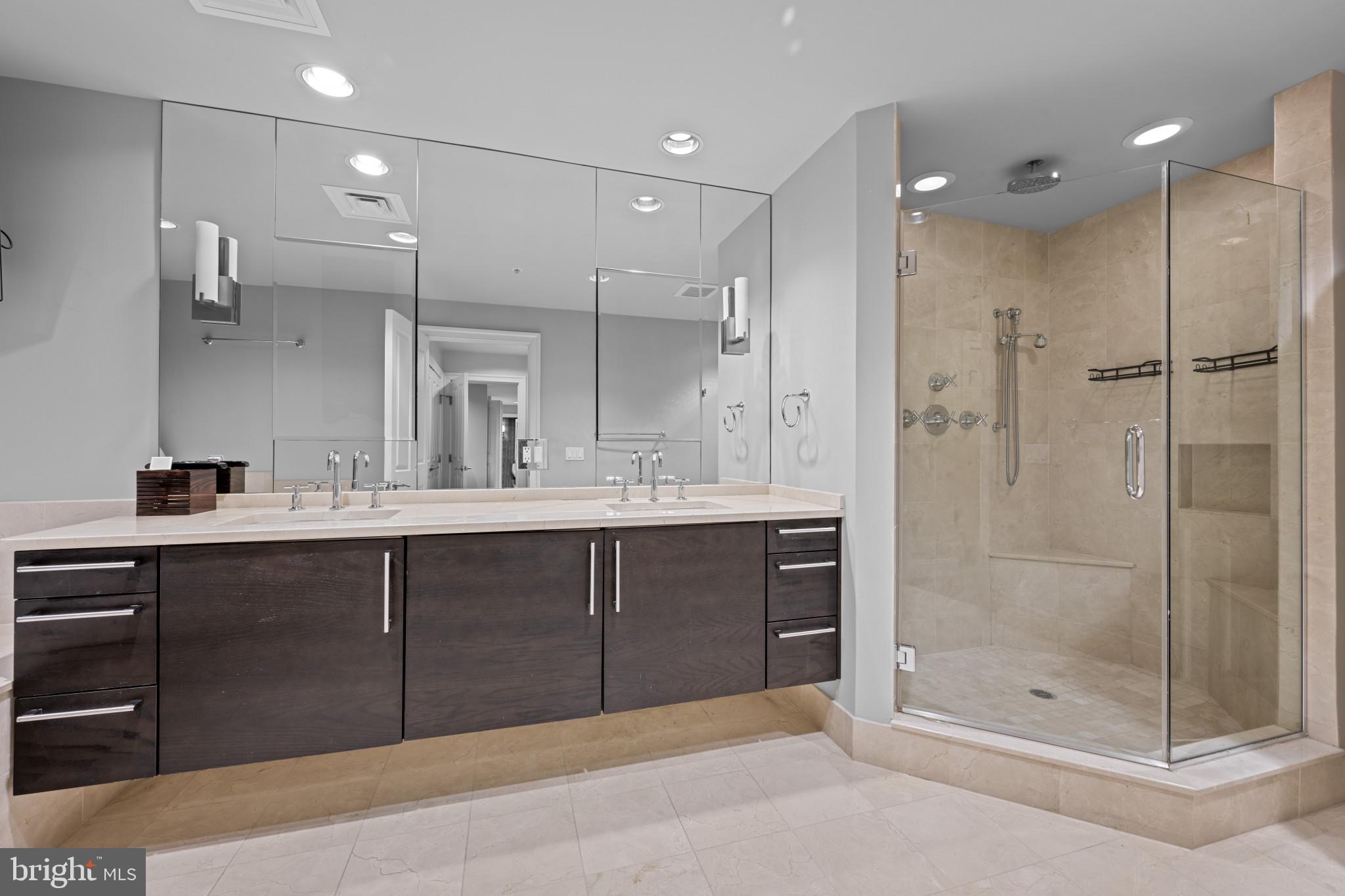 THE RITZ-CARLTON RESIDENCES - Residential