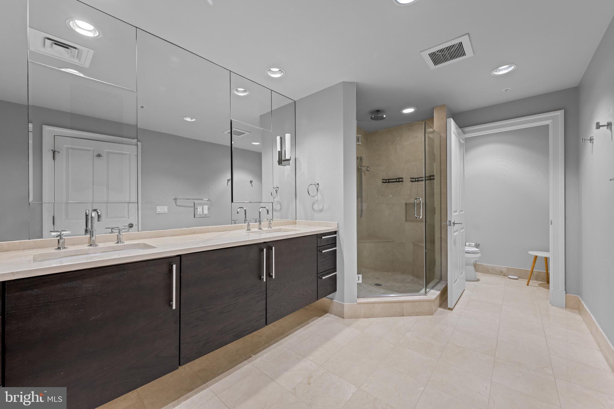 THE RITZ-CARLTON RESIDENCES - Residential