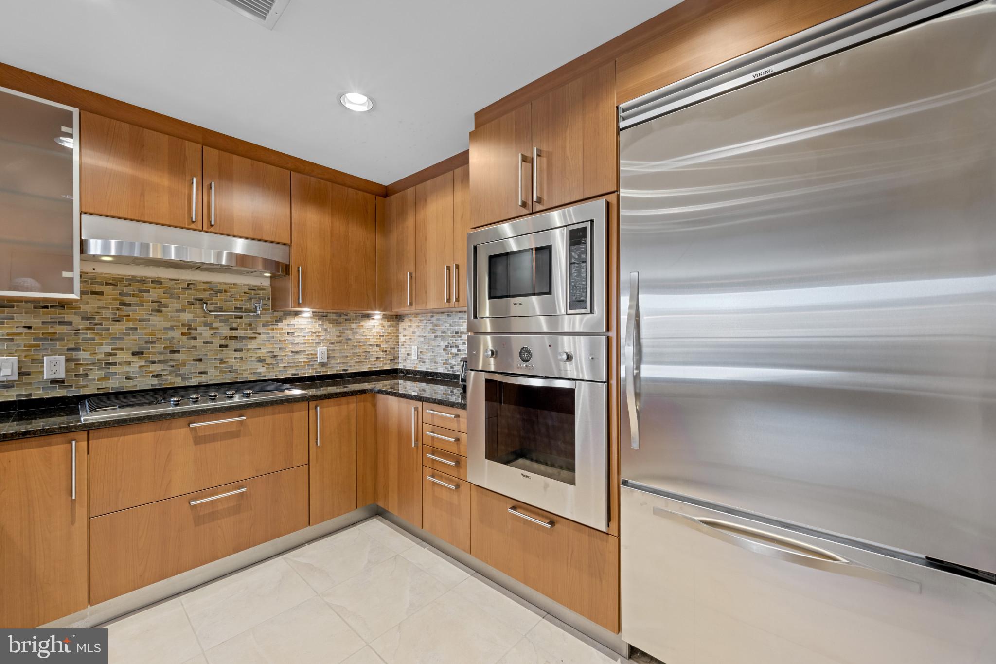THE RITZ-CARLTON RESIDENCES - Residential