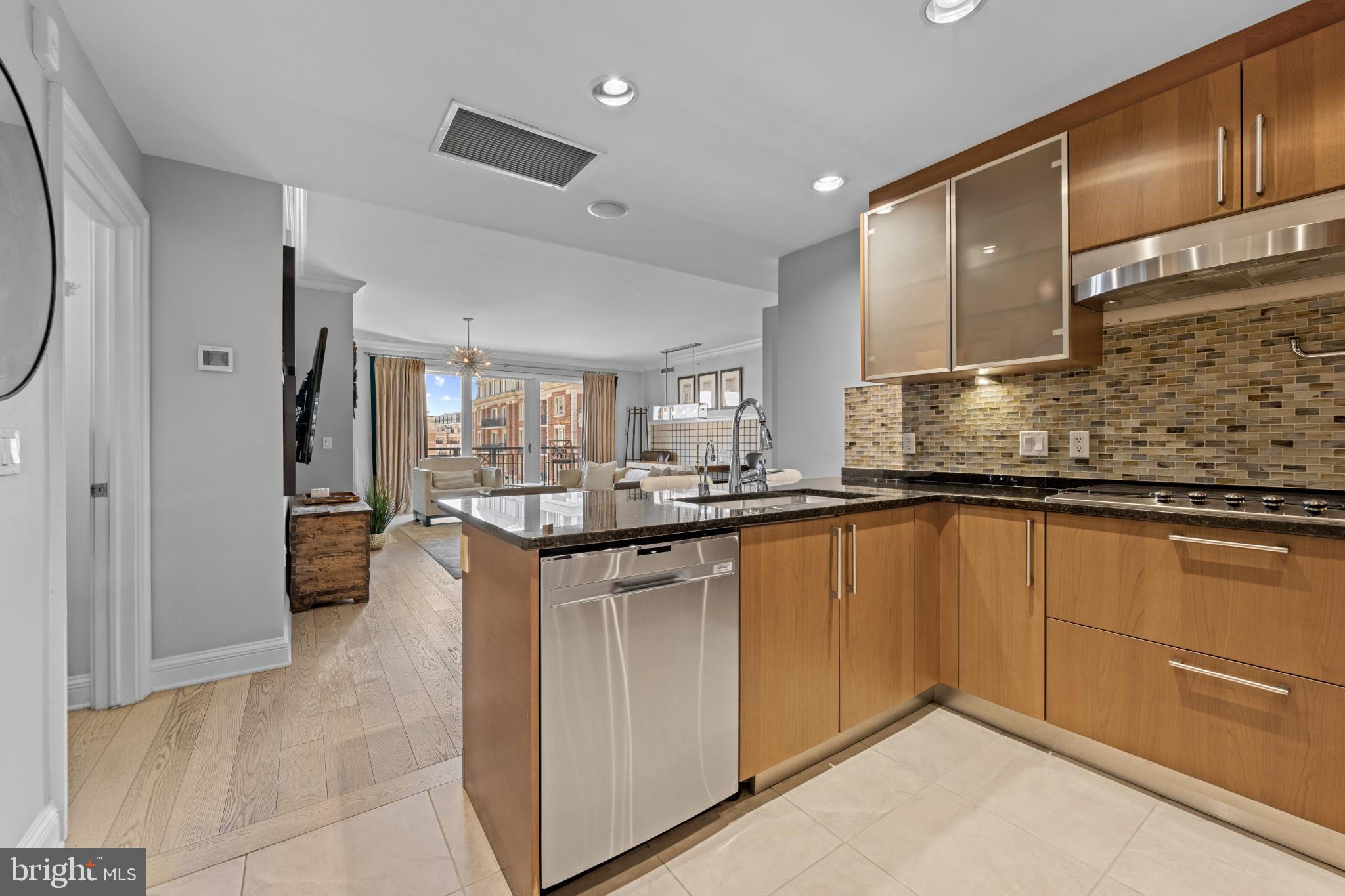 THE RITZ-CARLTON RESIDENCES - Residential