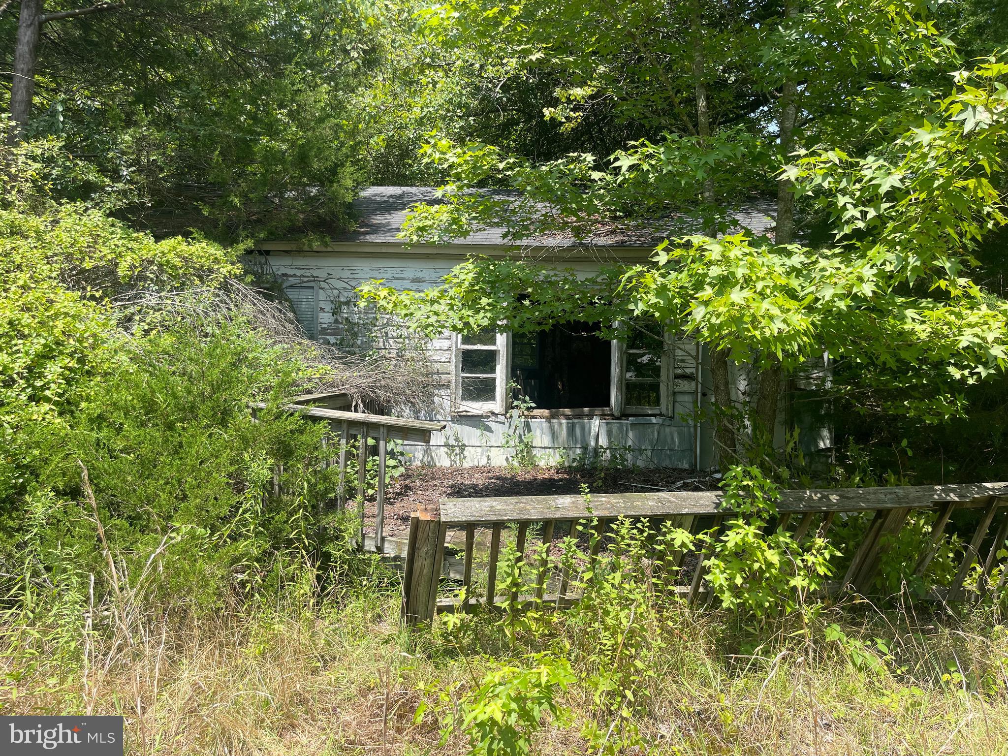 Don't miss your second chance at this one, back active at no fault of the seller. This is a .64 acre parcel, there is a small 560SF structure on the property that is unsafe to enter and will need to be demo'd, selling for land value only. Great opportunity for a visionary investor to re-build.

County has no record of any septic, but does show that there is a well, well has not been located. Priced below tax assessment.

*DO NOT ENTER THE SMALL STRUCTURE*