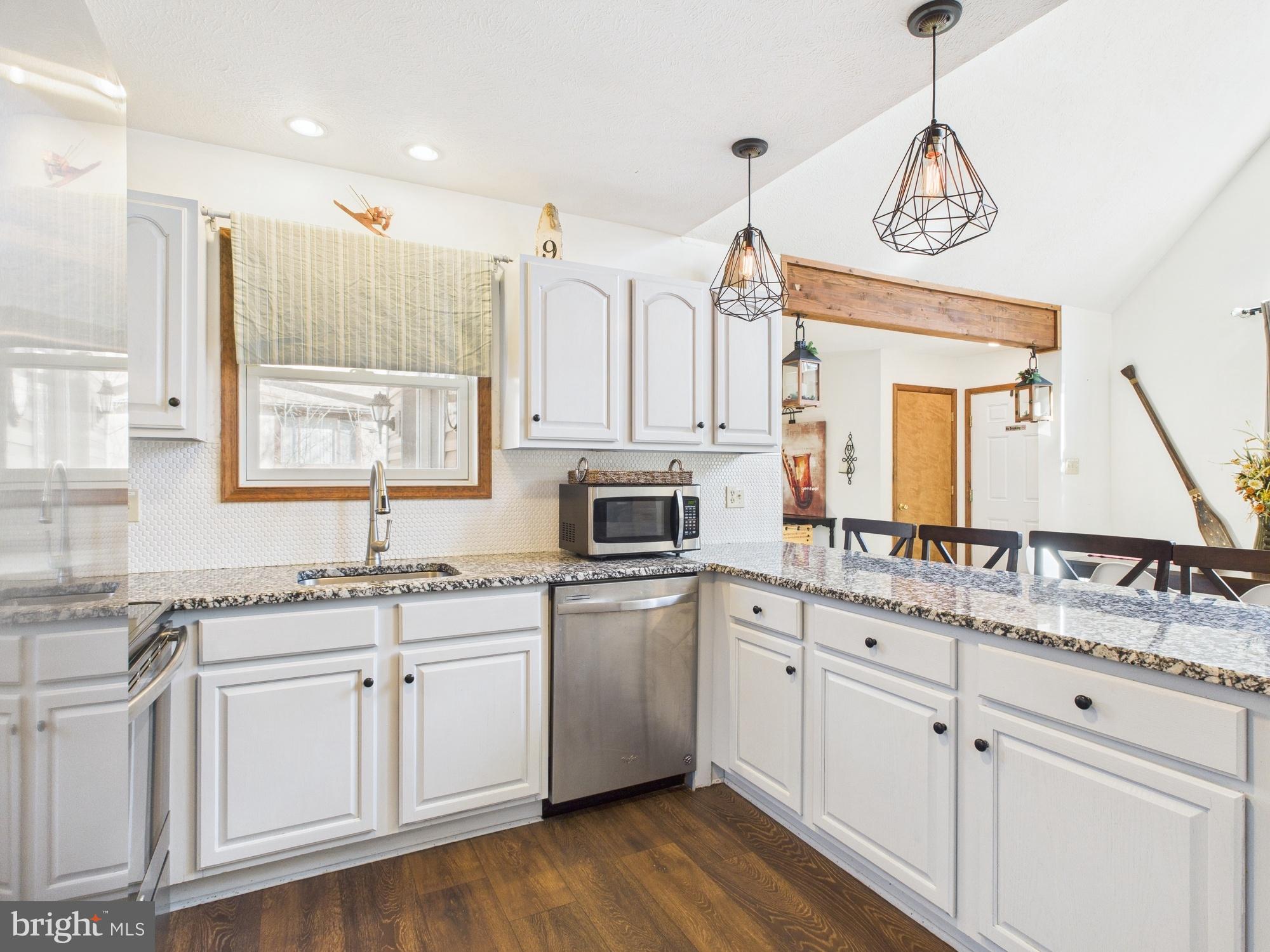 ARROWHEAD LAKE - Residential