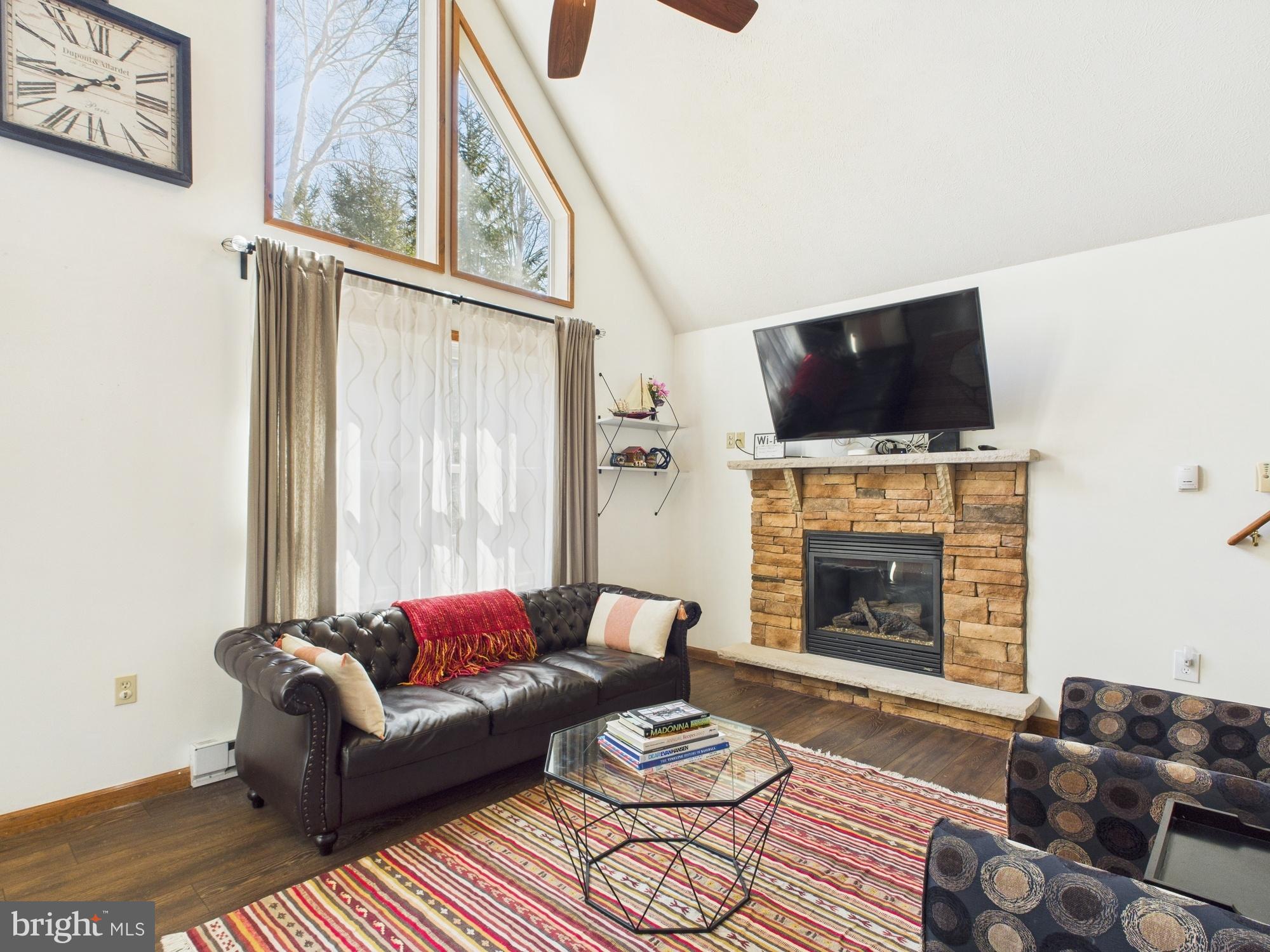 ARROWHEAD LAKE - Residential