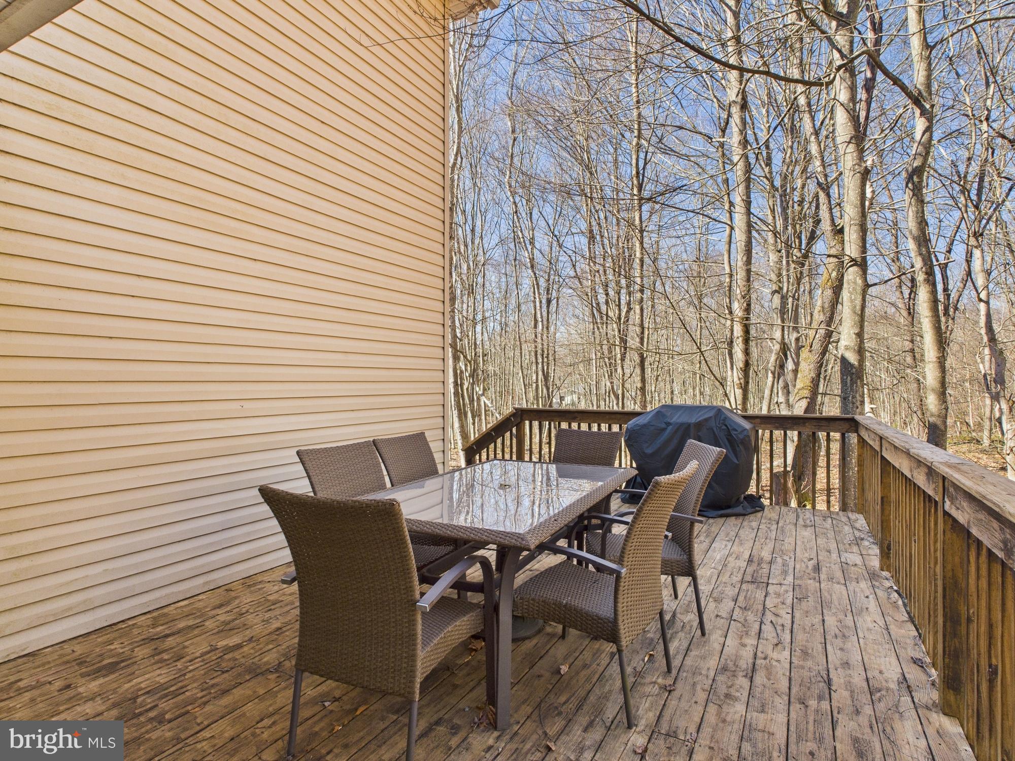 ARROWHEAD LAKE - Residential