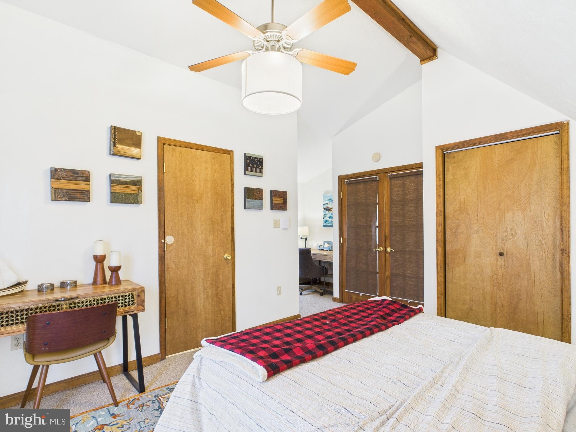 ARROWHEAD LAKE - Residential