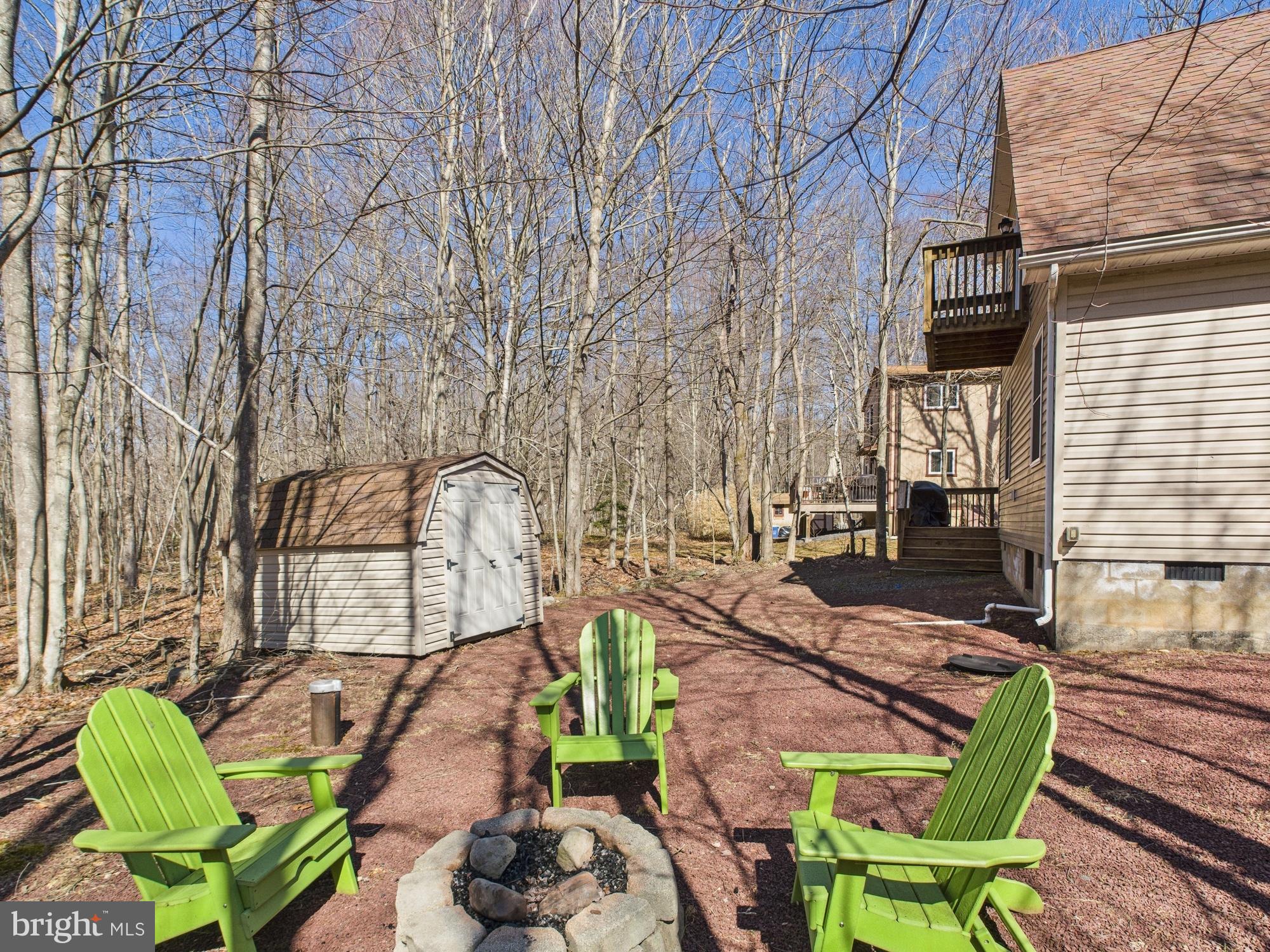 ARROWHEAD LAKE - Residential