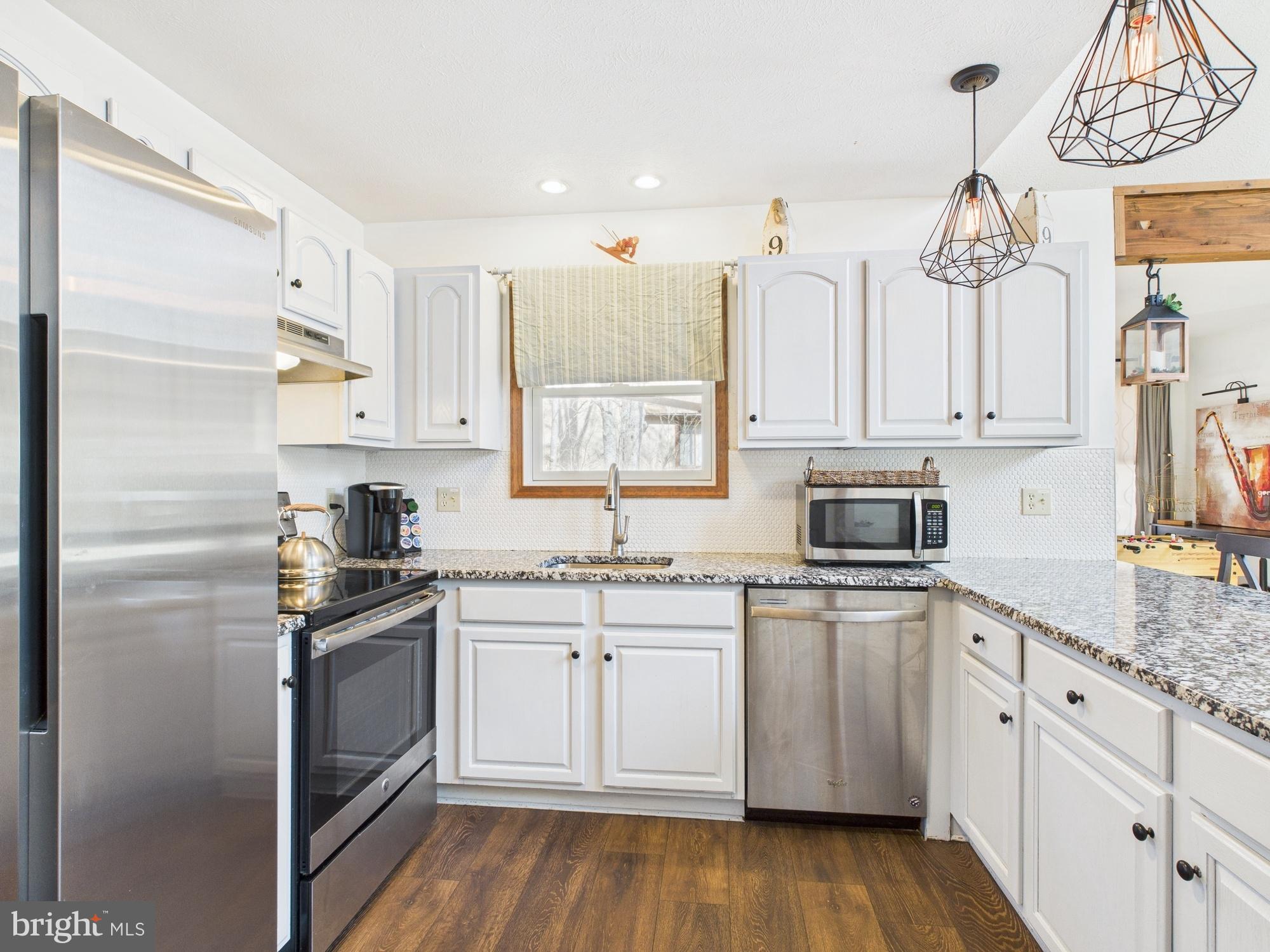ARROWHEAD LAKE - Residential