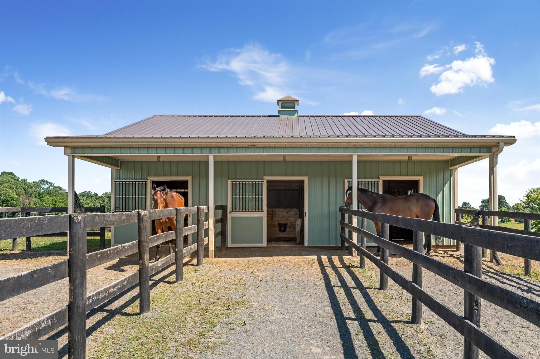 WATERFIELD HAMLET - Farm