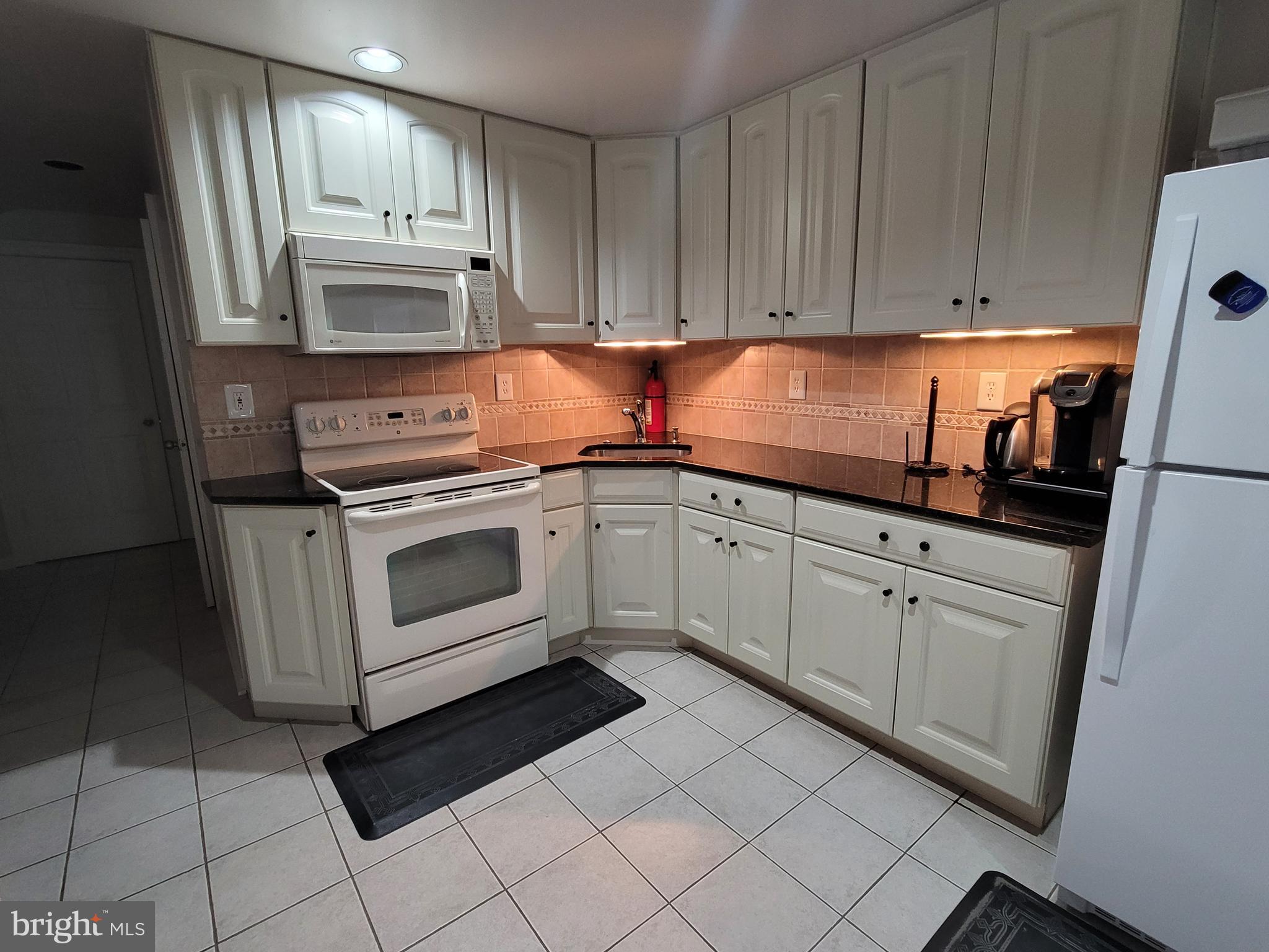 ROBEYS MEADOW - Residential Lease