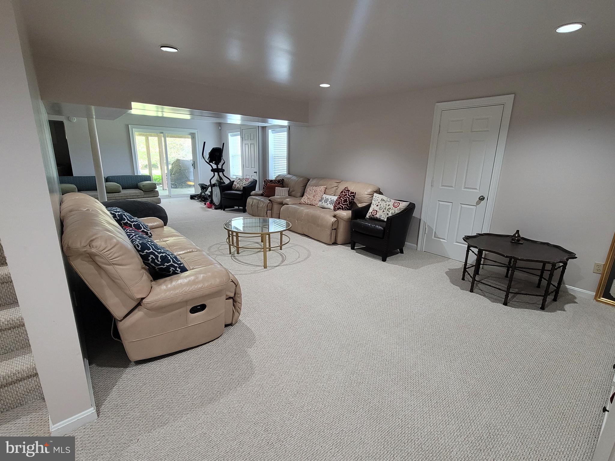 ROBEYS MEADOW - Residential Lease
