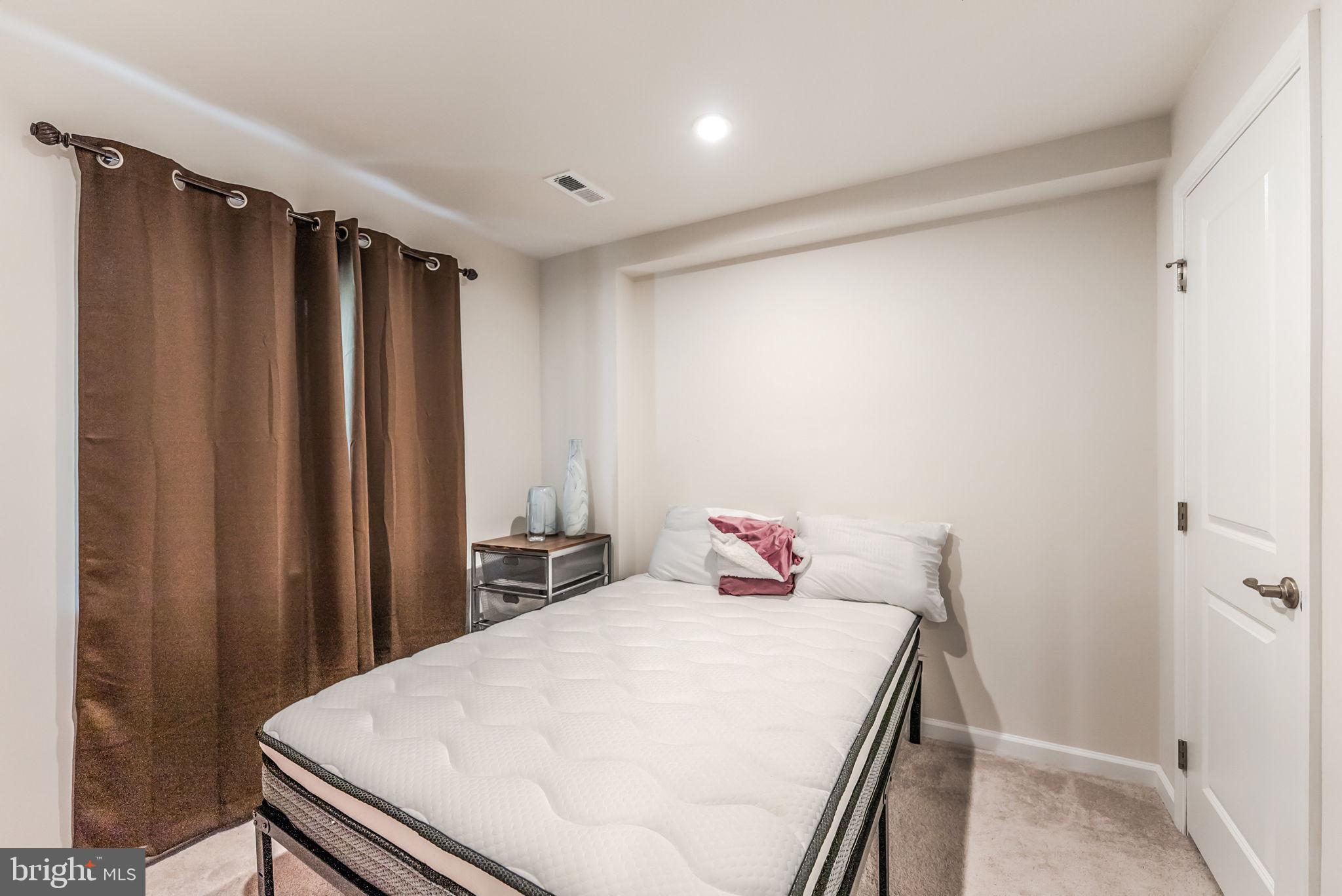 PARKSIDE - Residential Lease