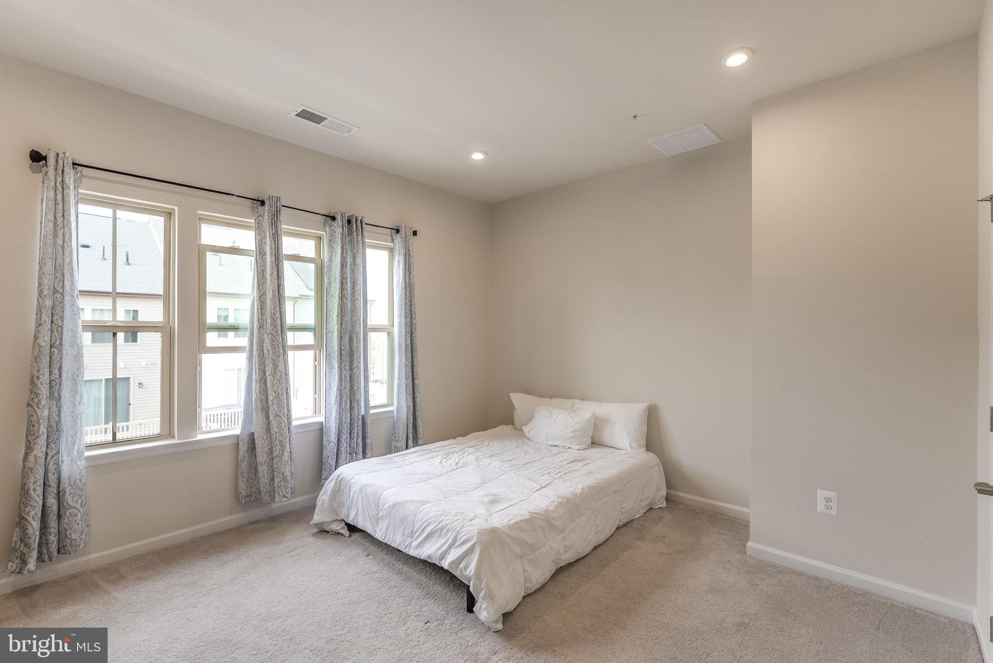 PARKSIDE - Residential Lease
