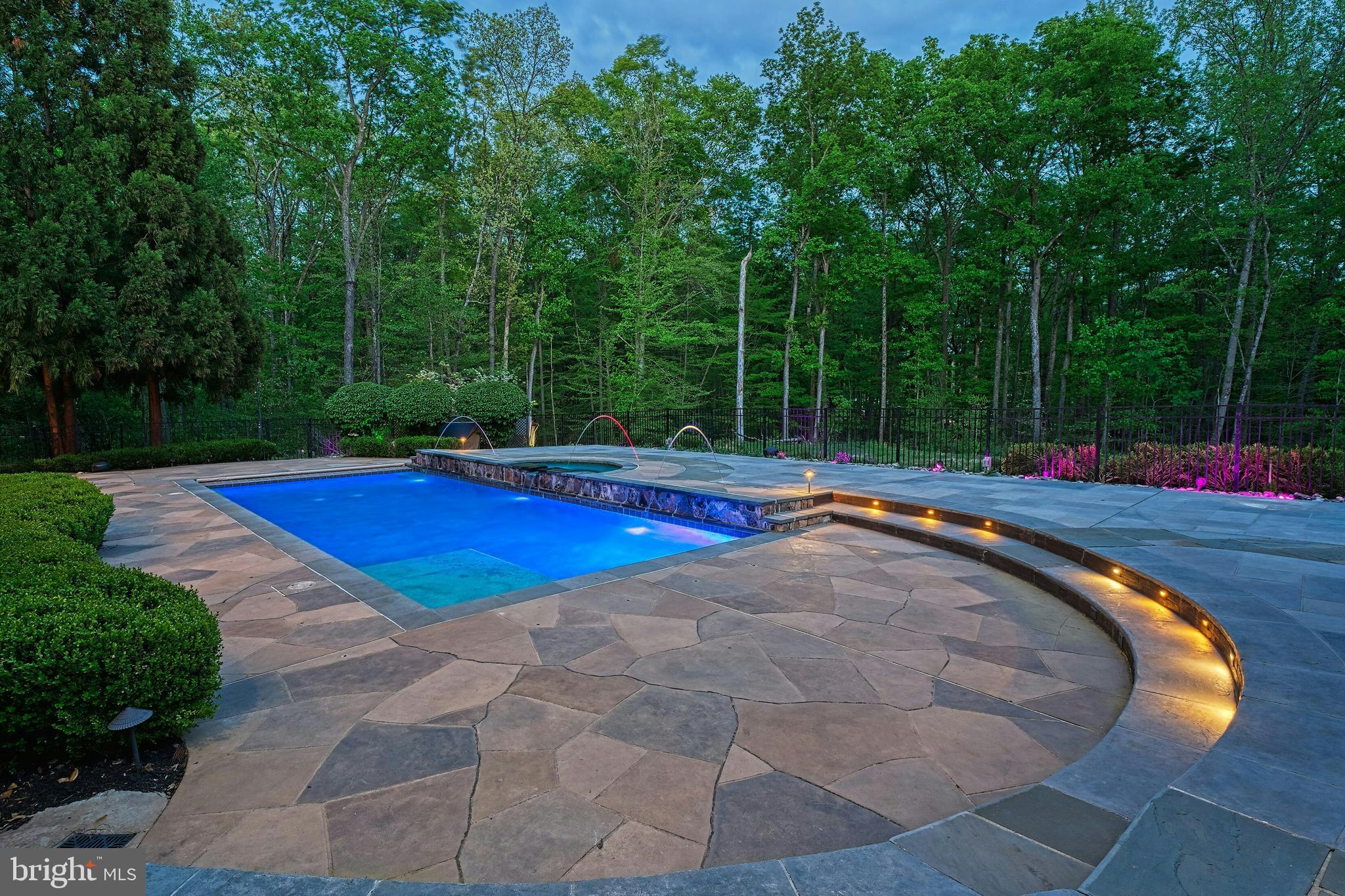 RED CEDAR WEST - Residential