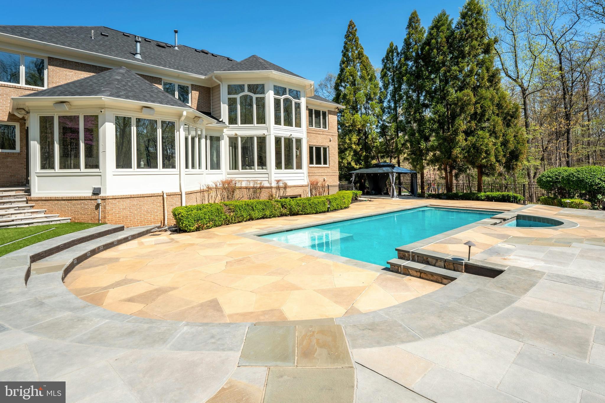 RED CEDAR WEST - Residential