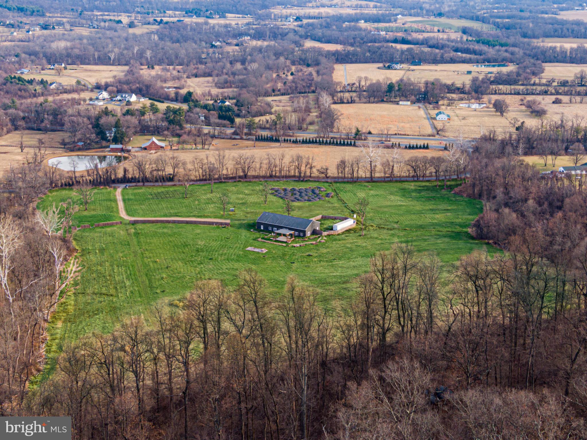 ROUND HILL - Commercial Sale