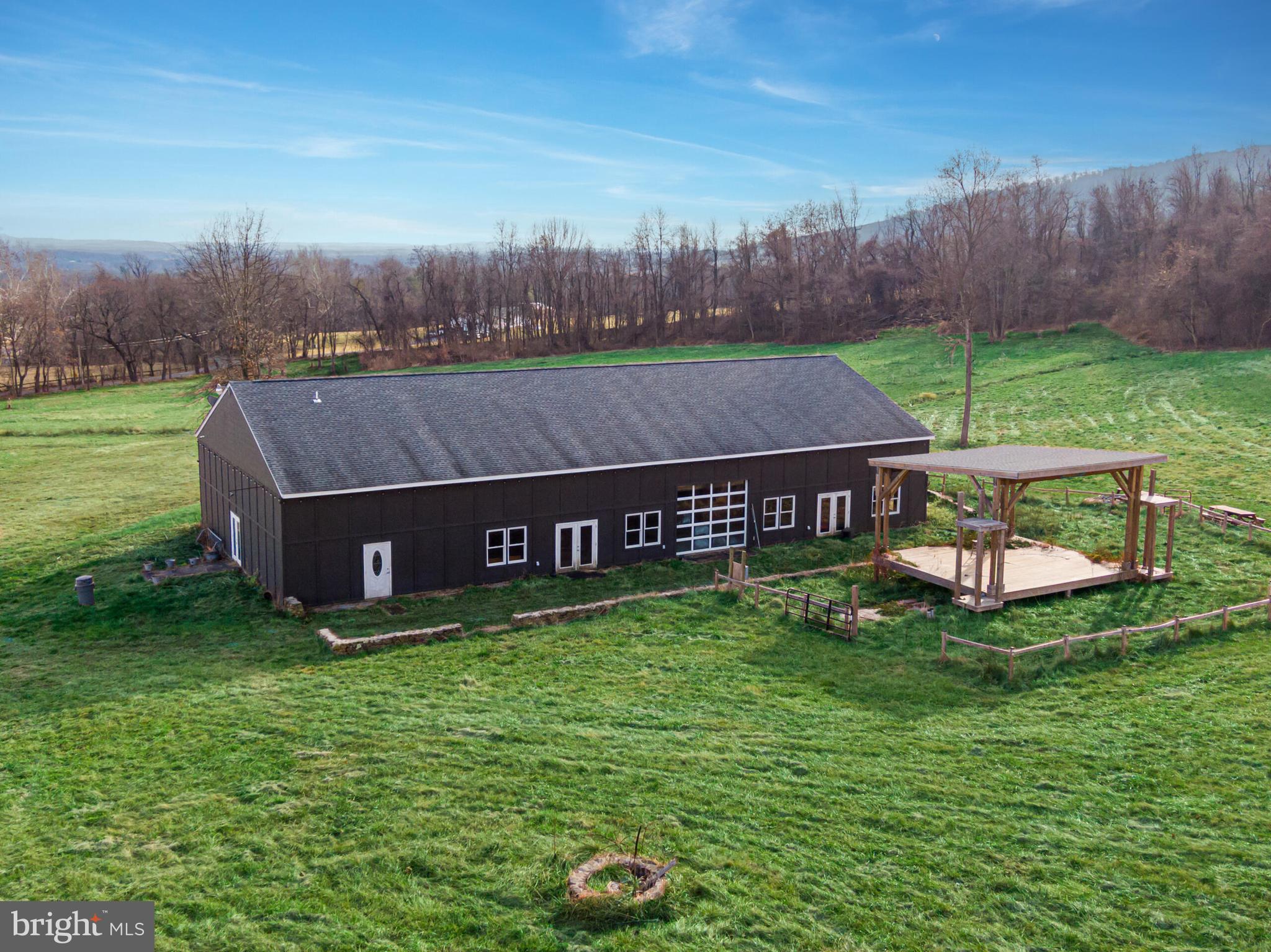 ROUND HILL - Commercial Sale
