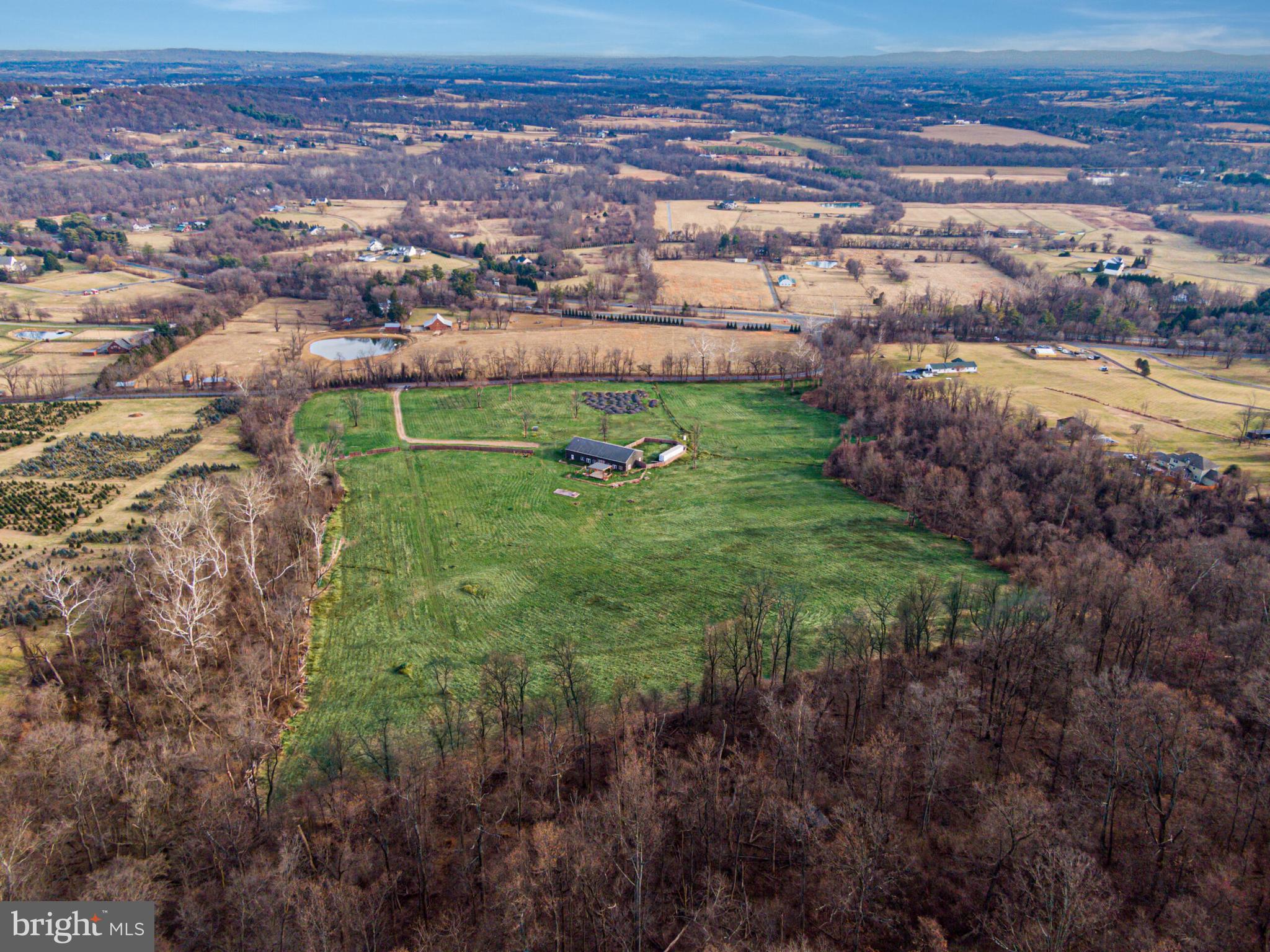 ROUND HILL - Commercial Sale
