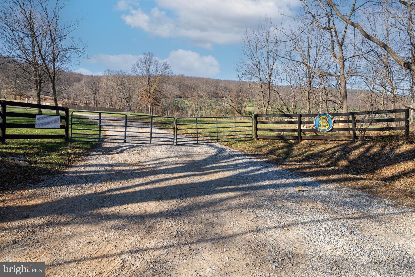 ROUND HILL - Commercial Sale