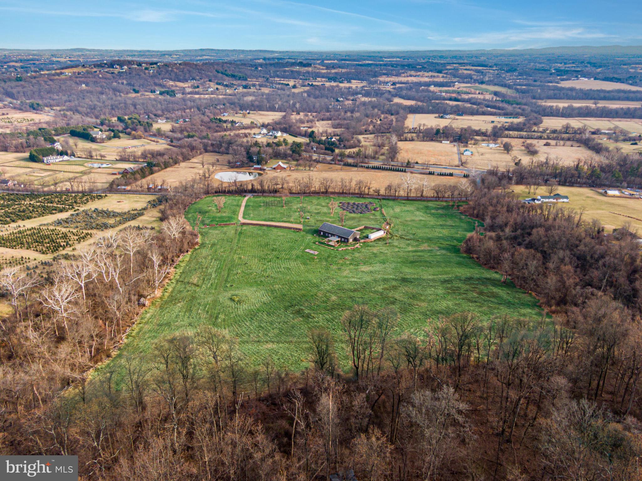 ROUND HILL - Commercial Sale