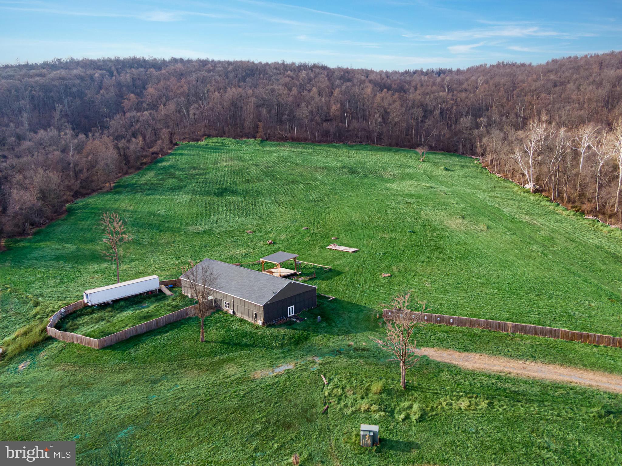 ROUND HILL - Commercial Sale