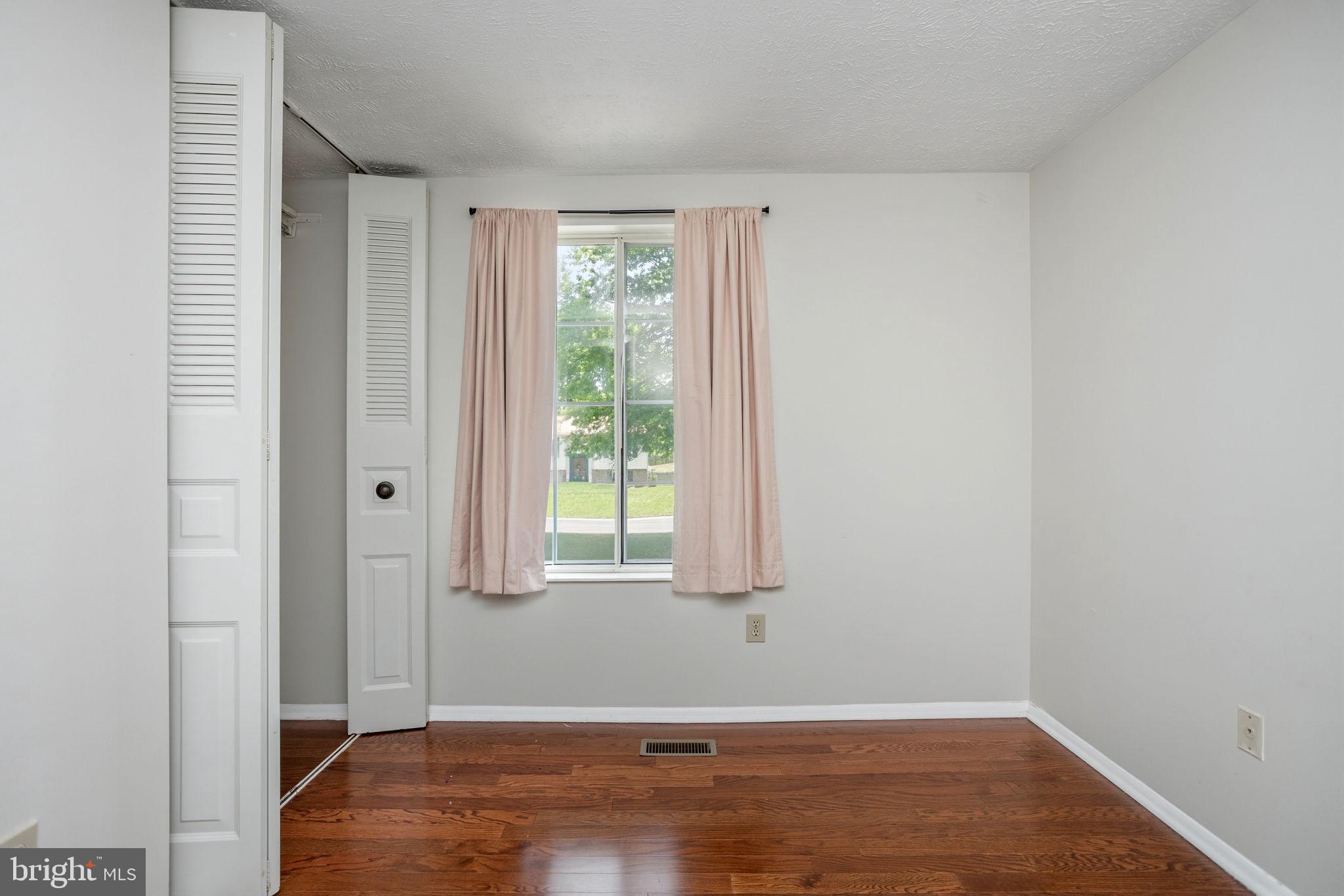 QUINCE ORCHARD MANOR - Residential