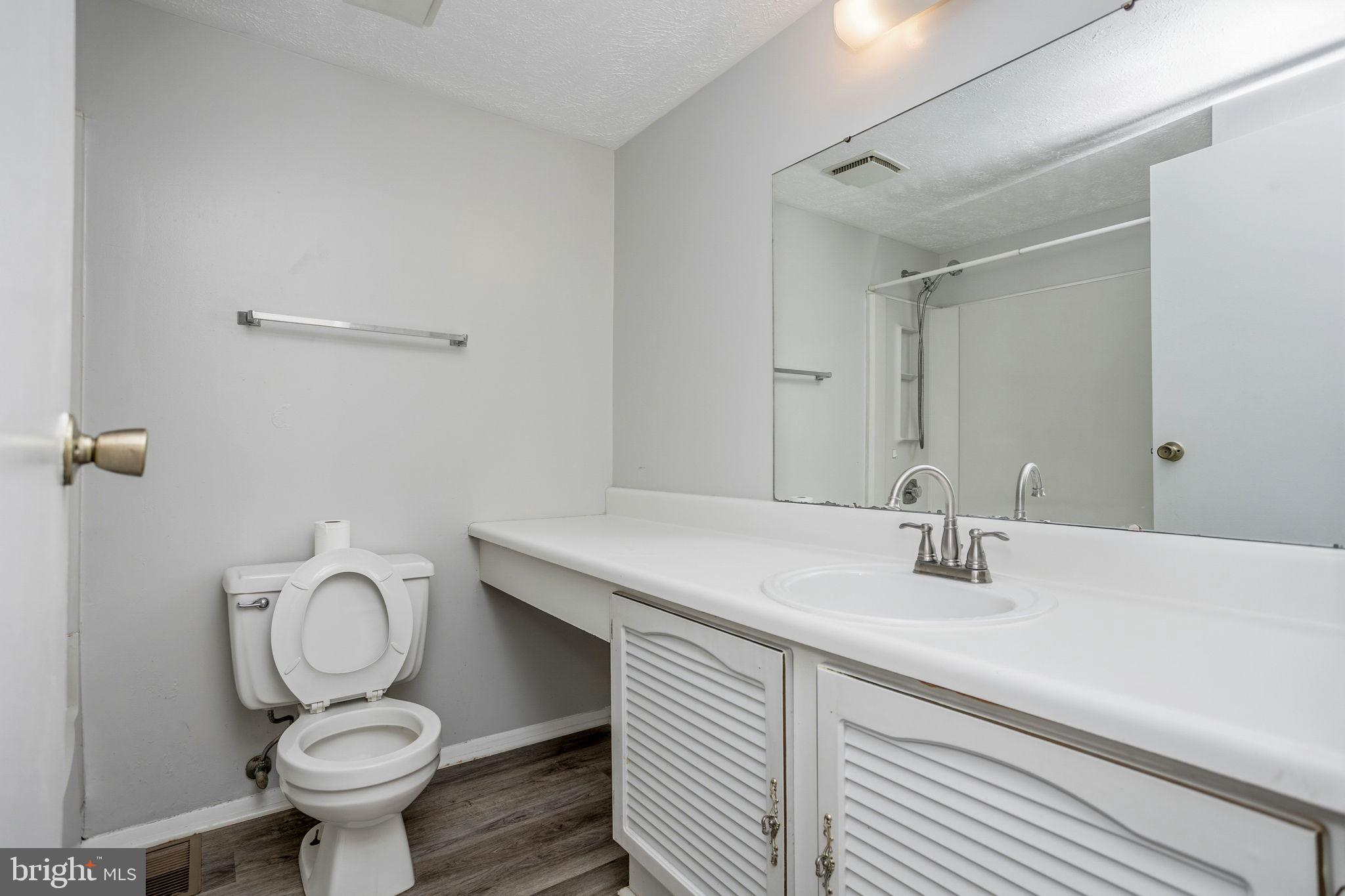 QUINCE ORCHARD MANOR - Residential