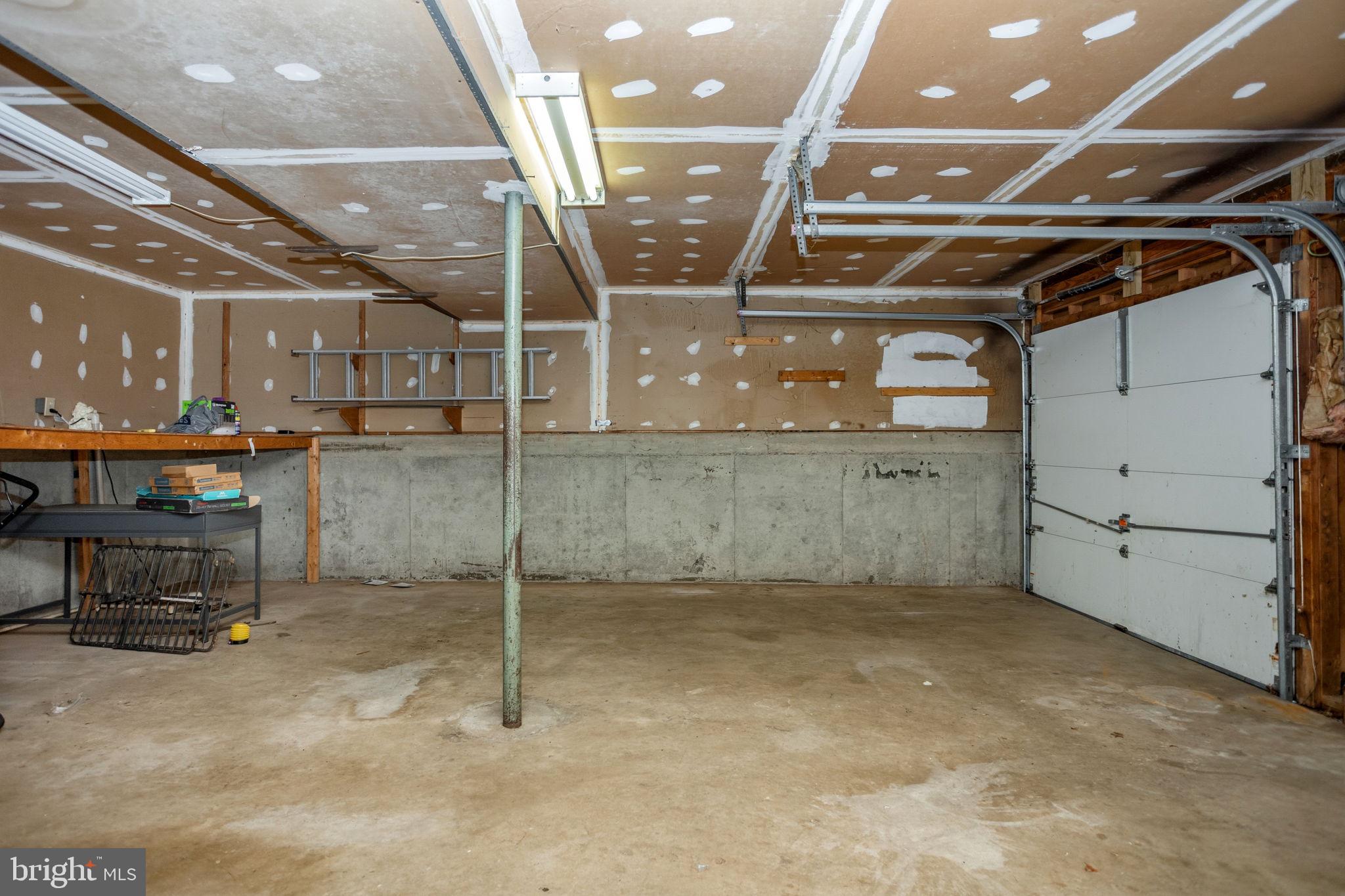 QUINCE ORCHARD MANOR - Residential