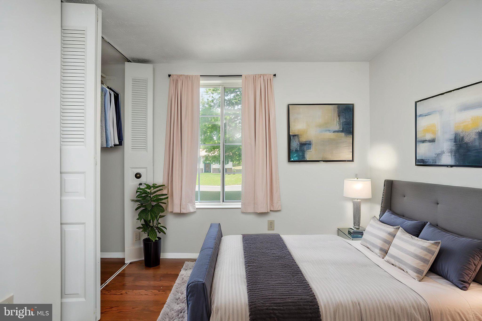 QUINCE ORCHARD MANOR - Residential