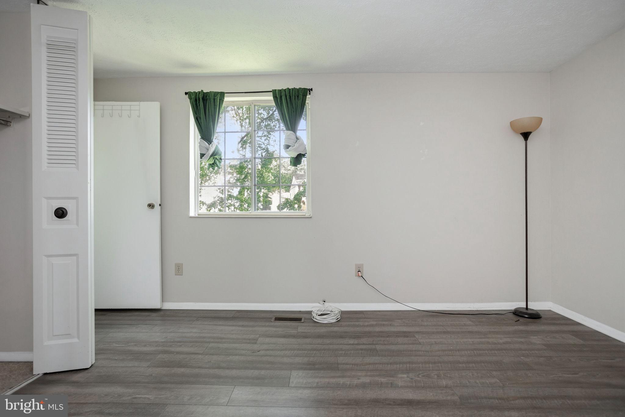 QUINCE ORCHARD MANOR - Residential
