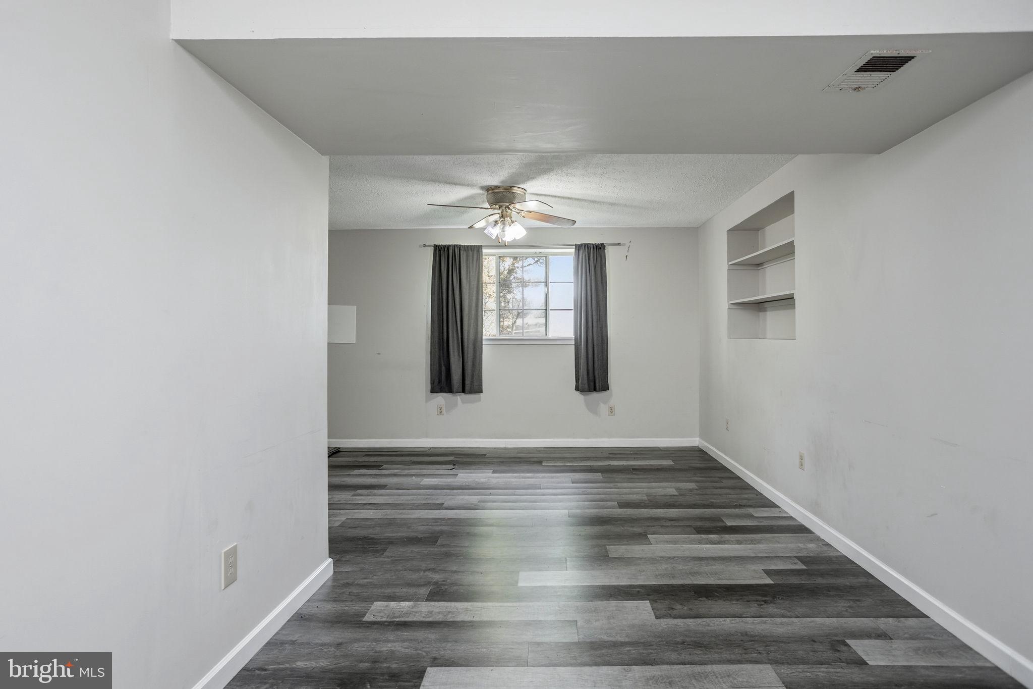 QUINCE ORCHARD MANOR - Residential